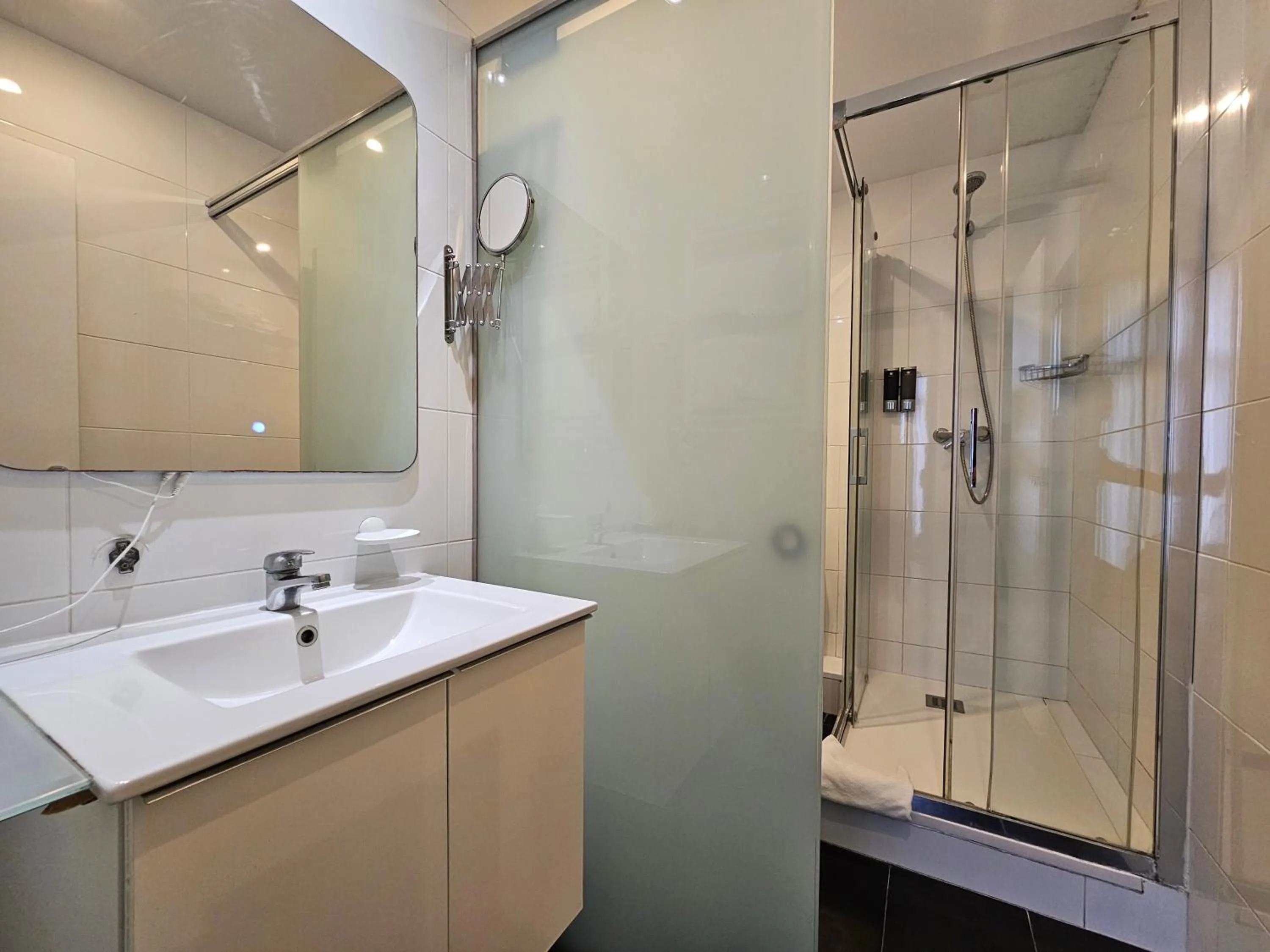 Shower in Hotel Palermo