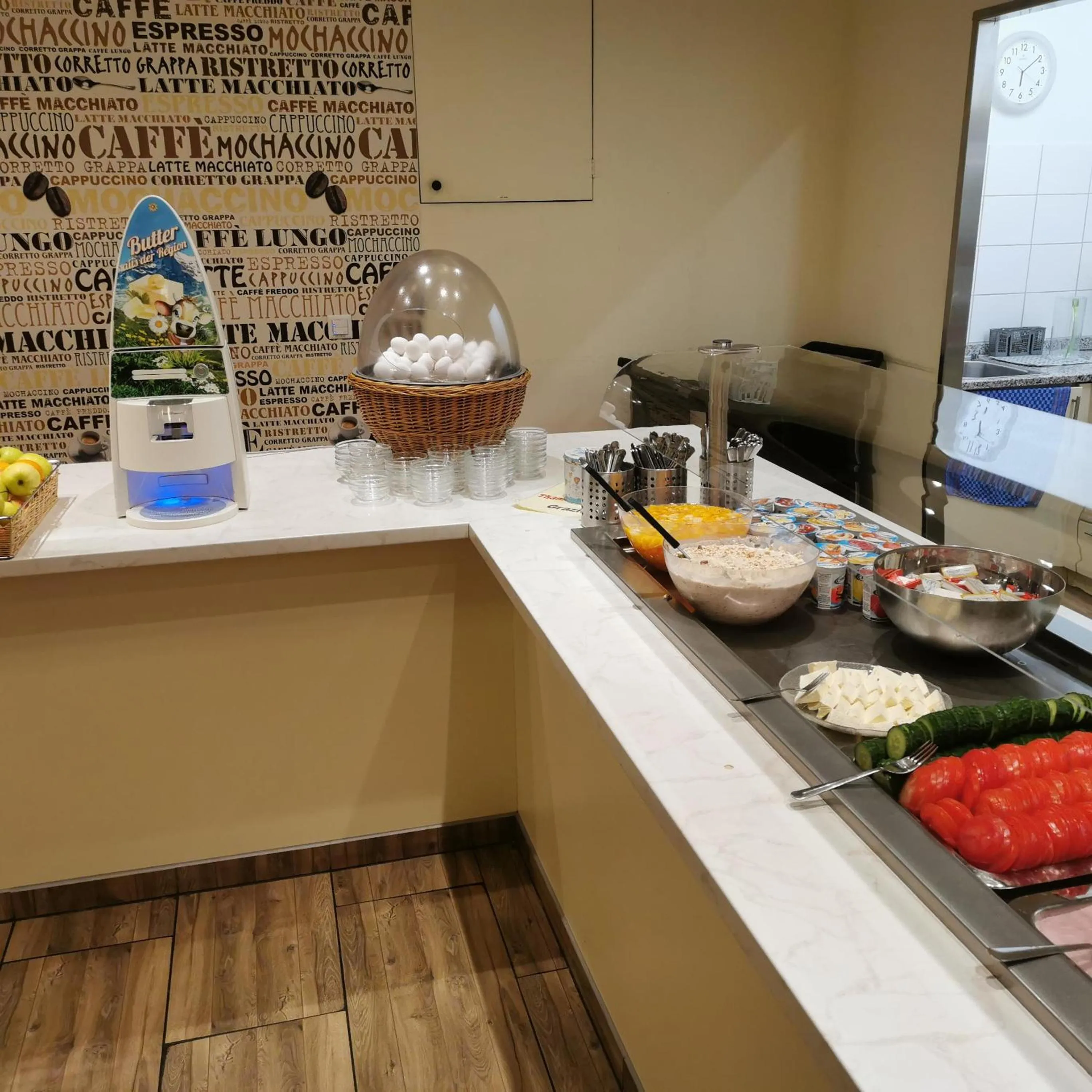 Buffet breakfast in Good Night Inn