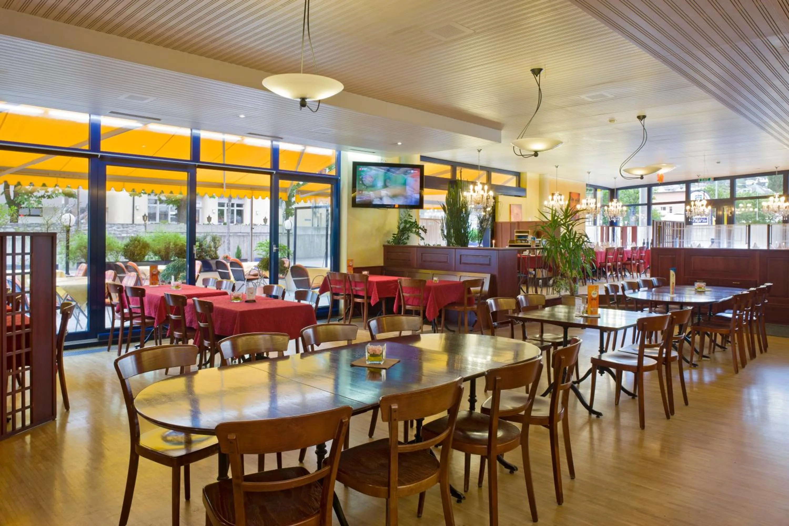 Restaurant/places to eat in Good Night Inn