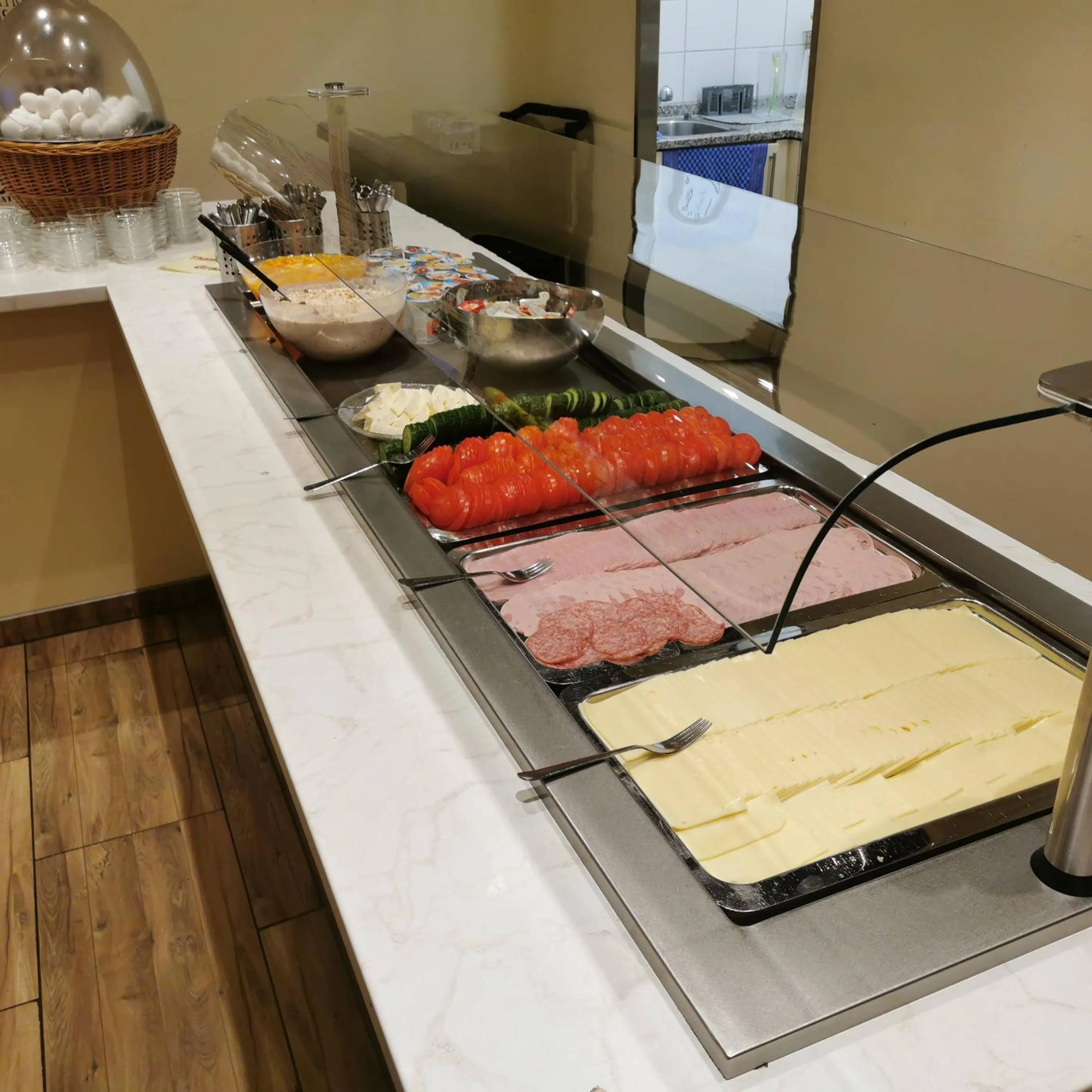 Buffet breakfast in Good Night Inn