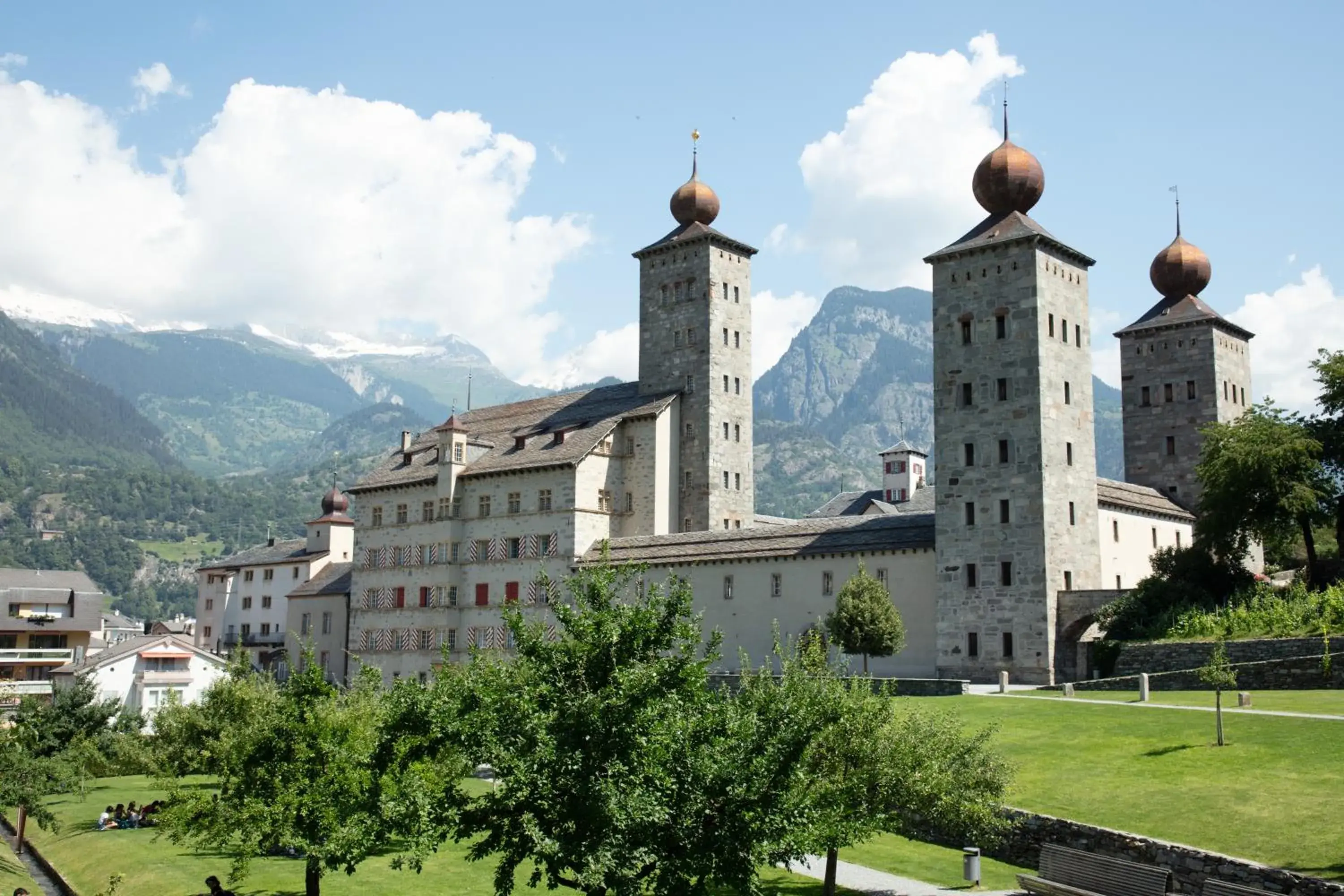 Landmark view in Good Night Inn Landmark view in Good Night Inn