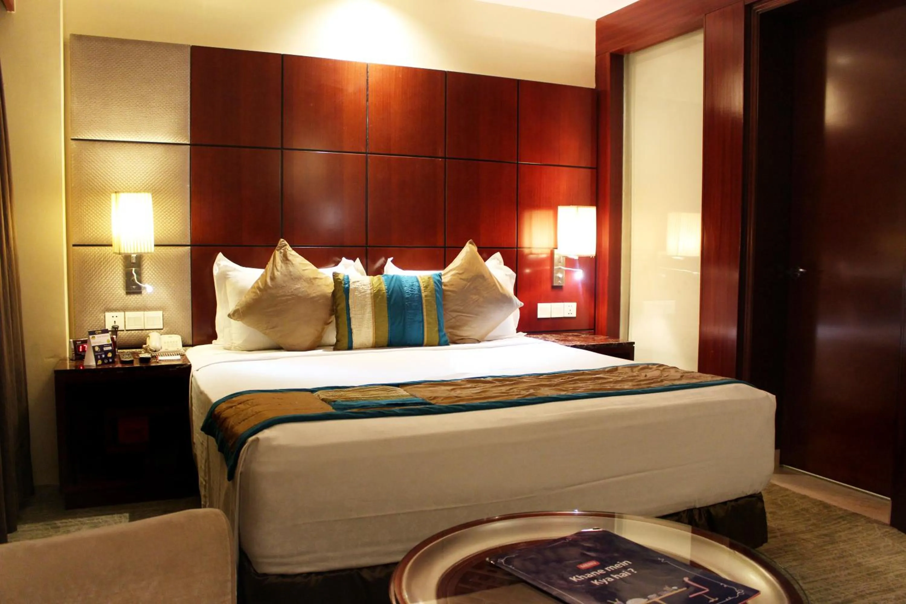 Photo of the whole room, Bed in SkyCity Hotel Gurgaon