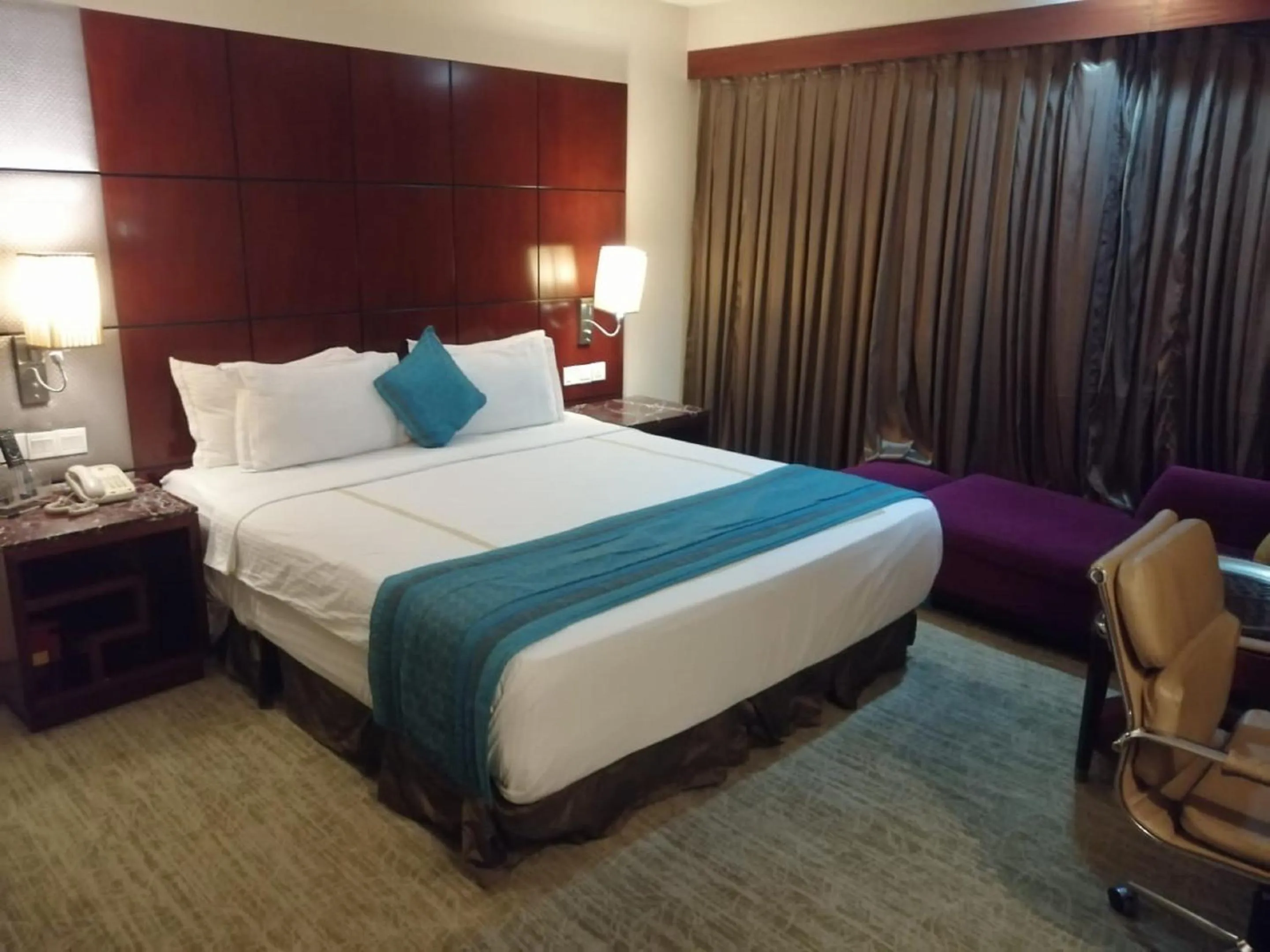 Bedroom, Bed in SkyCity Hotel Gurgaon