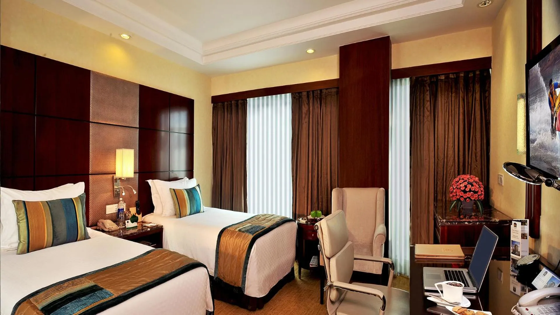 Seating area, Bed in SkyCity Hotel Gurgaon