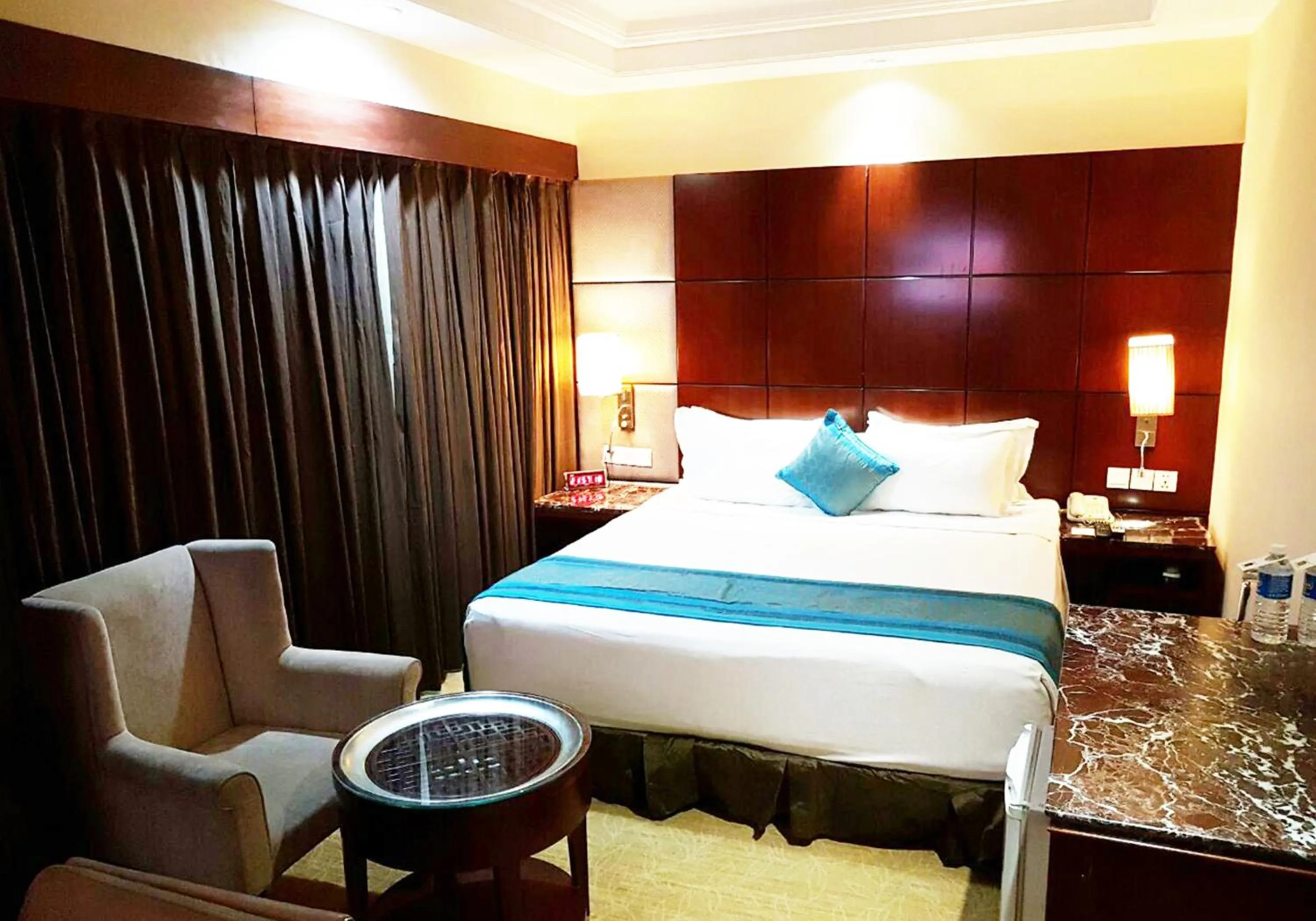 Bedroom, Bed in SkyCity Hotel Gurgaon