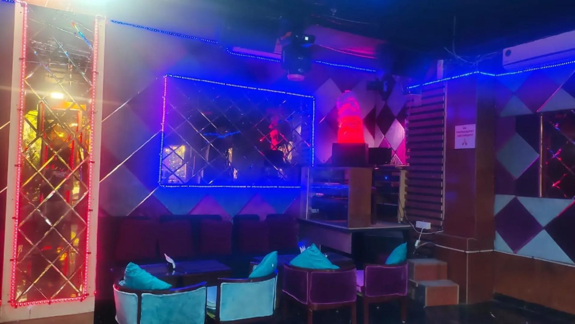 Nightclub / DJ in SkyCity Hotel Gurgaon