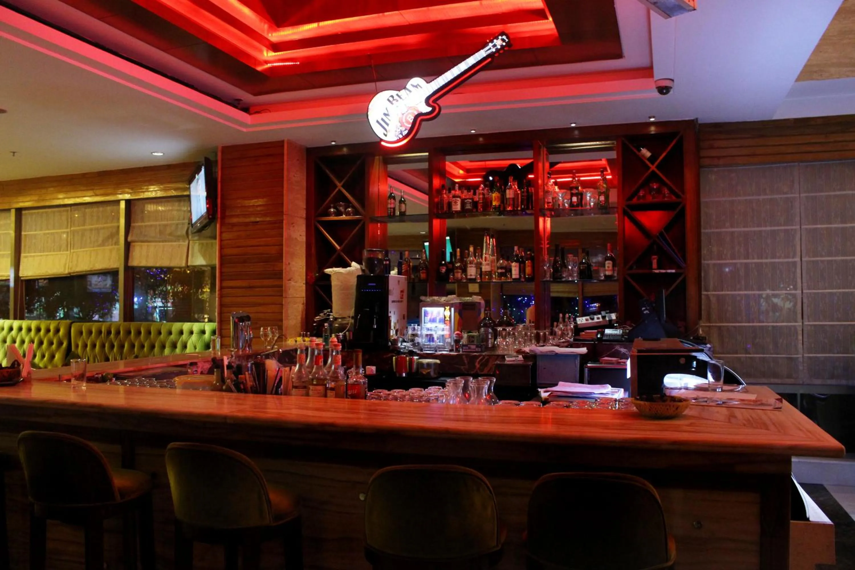 Lounge or bar in SkyCity Hotel Gurgaon