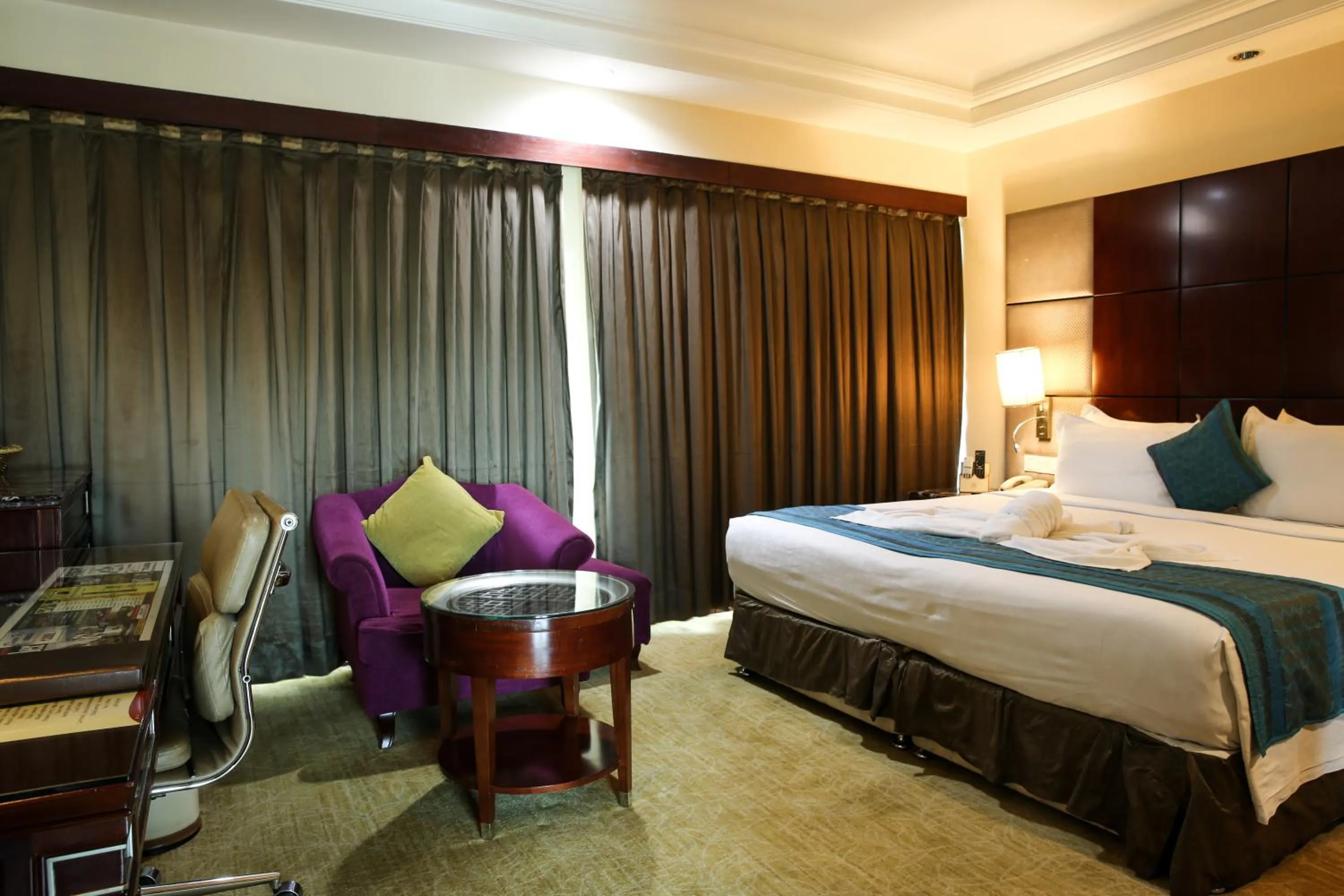 View (from property/room), Bed in SkyCity Hotel Gurgaon