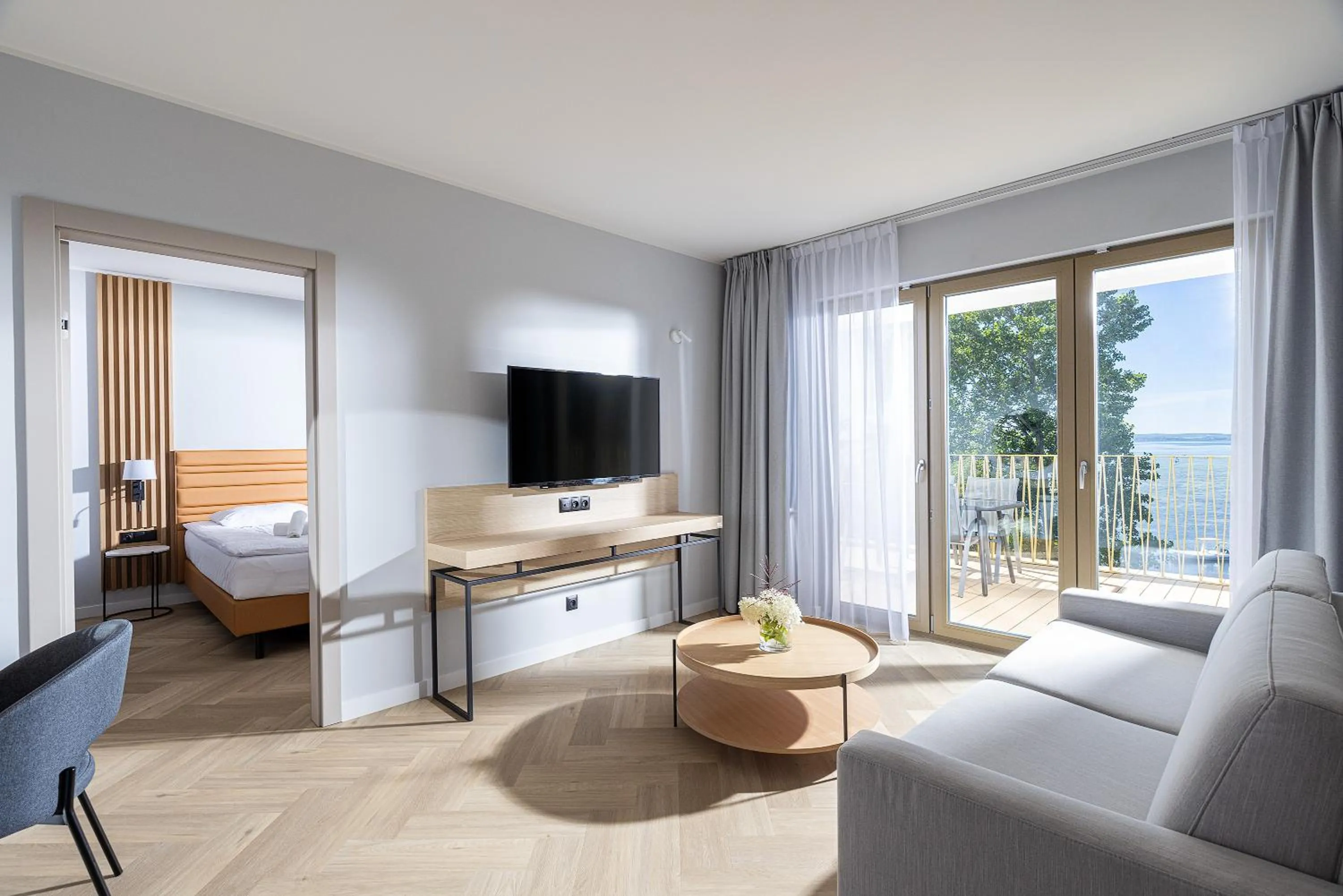 Living room, Bed in Hotel Meridian