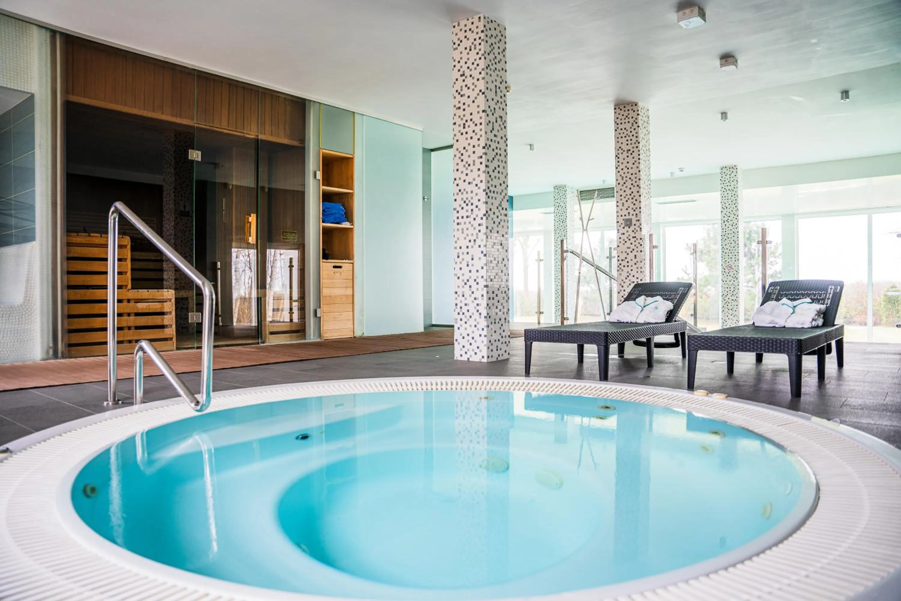 Hot Tub in Hotel Meridian