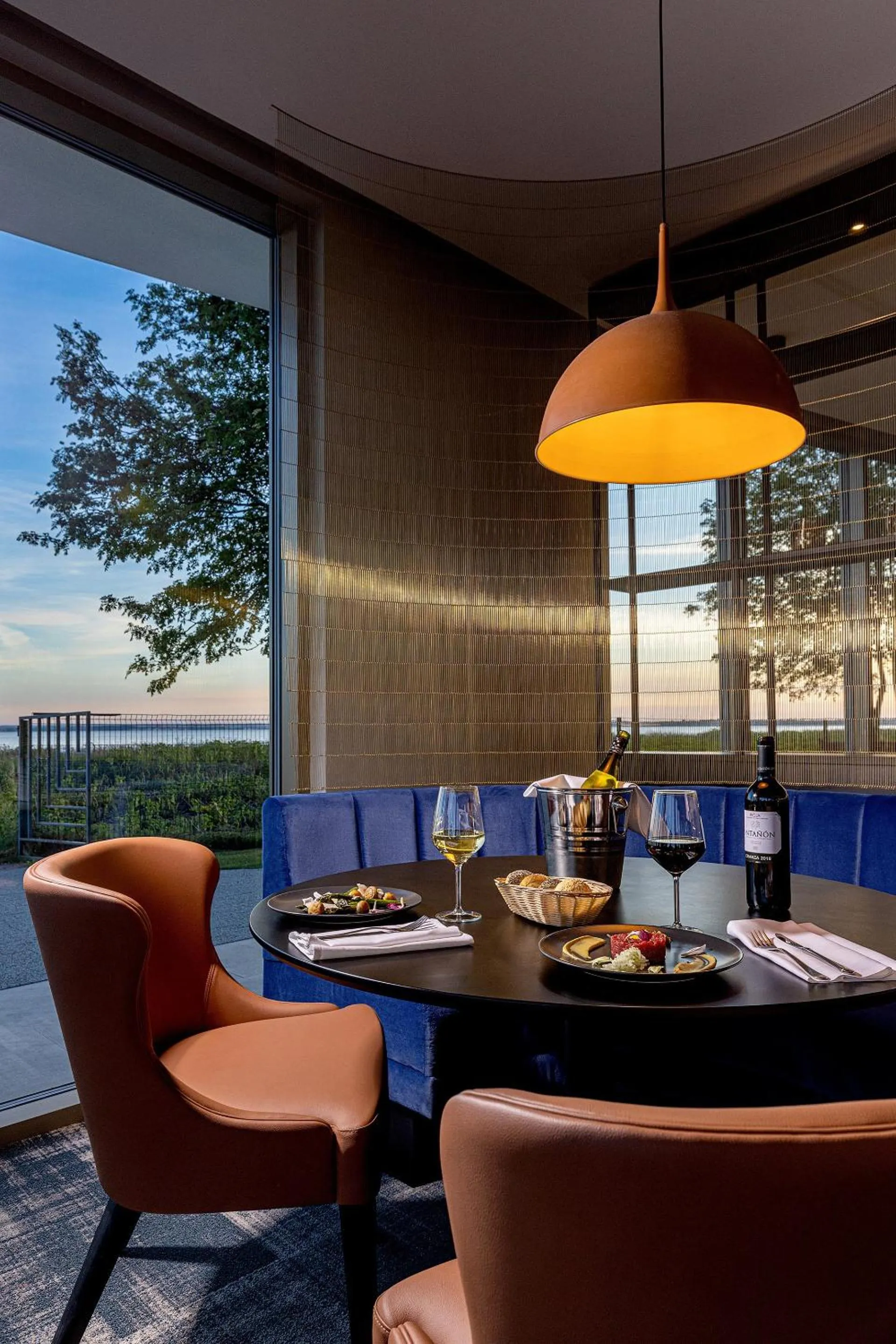 Restaurant/places to eat in Hotel Meridian