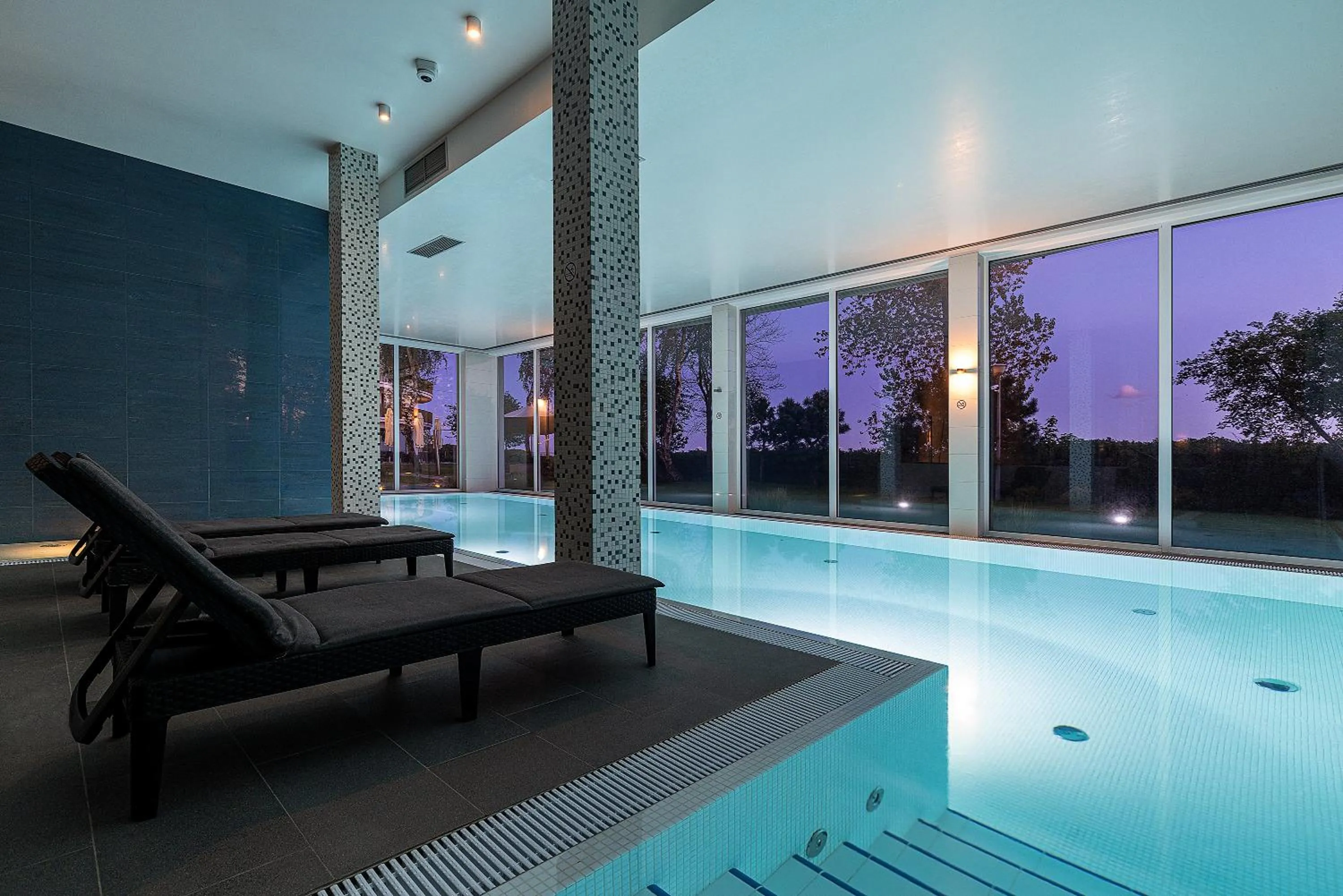 Swimming pool in Hotel Meridian