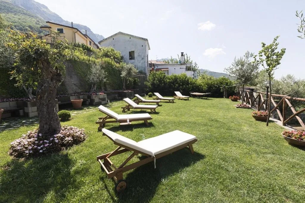 Garden in B&B Fior Tramonti