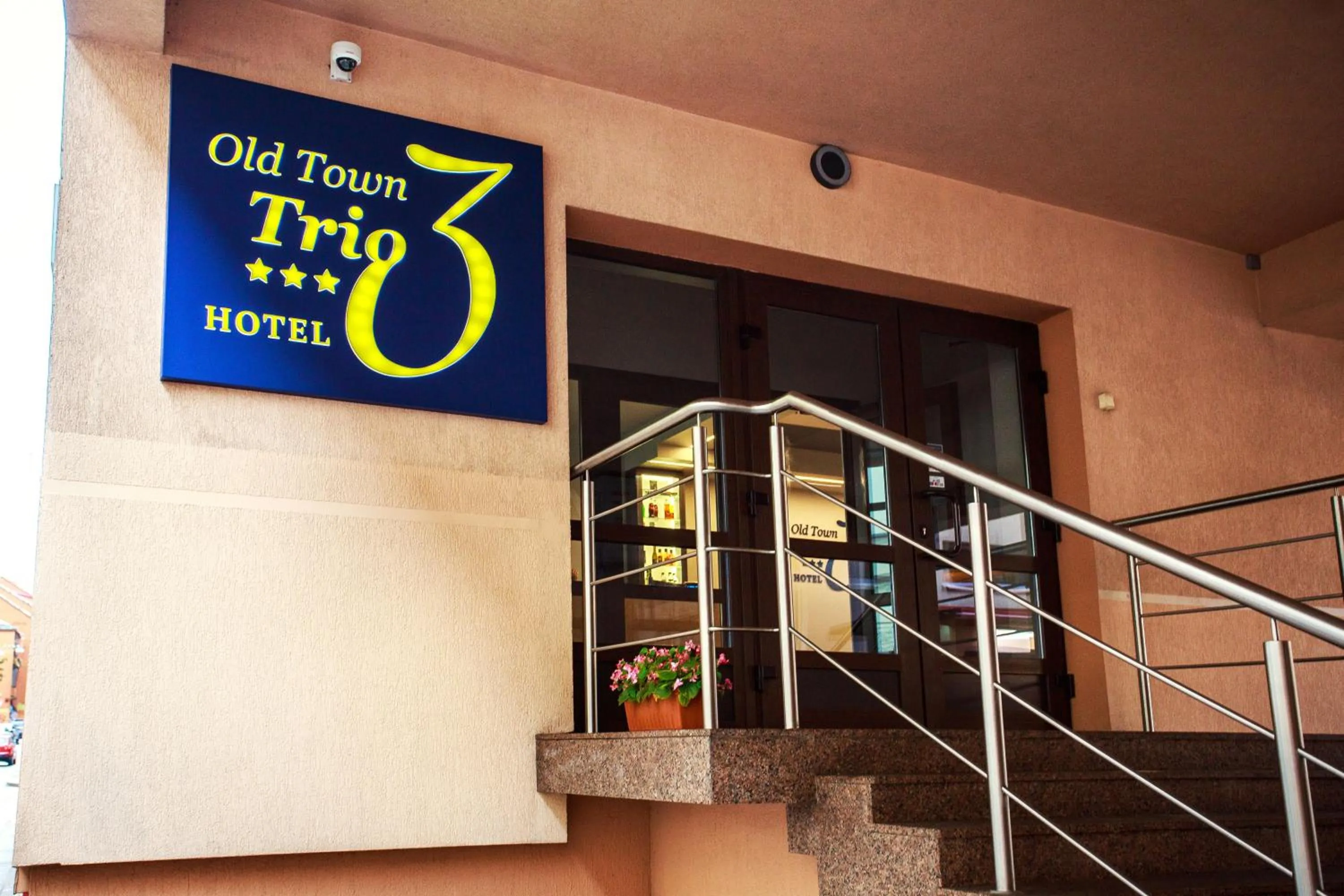 Facade/entrance in Old Town Trio Apartments