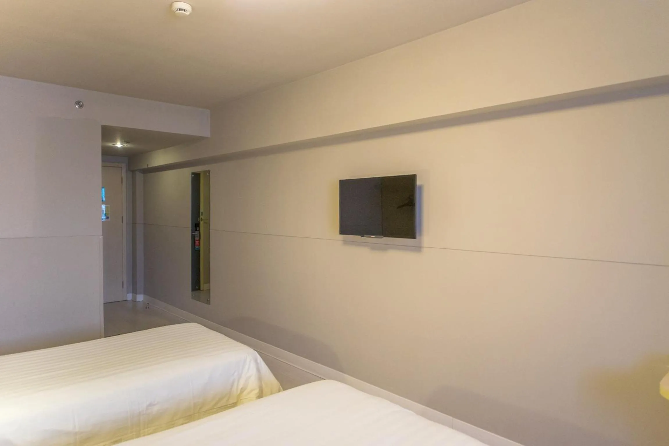 Bed in Jinjiang Inn Select Dunhuang Miaojie