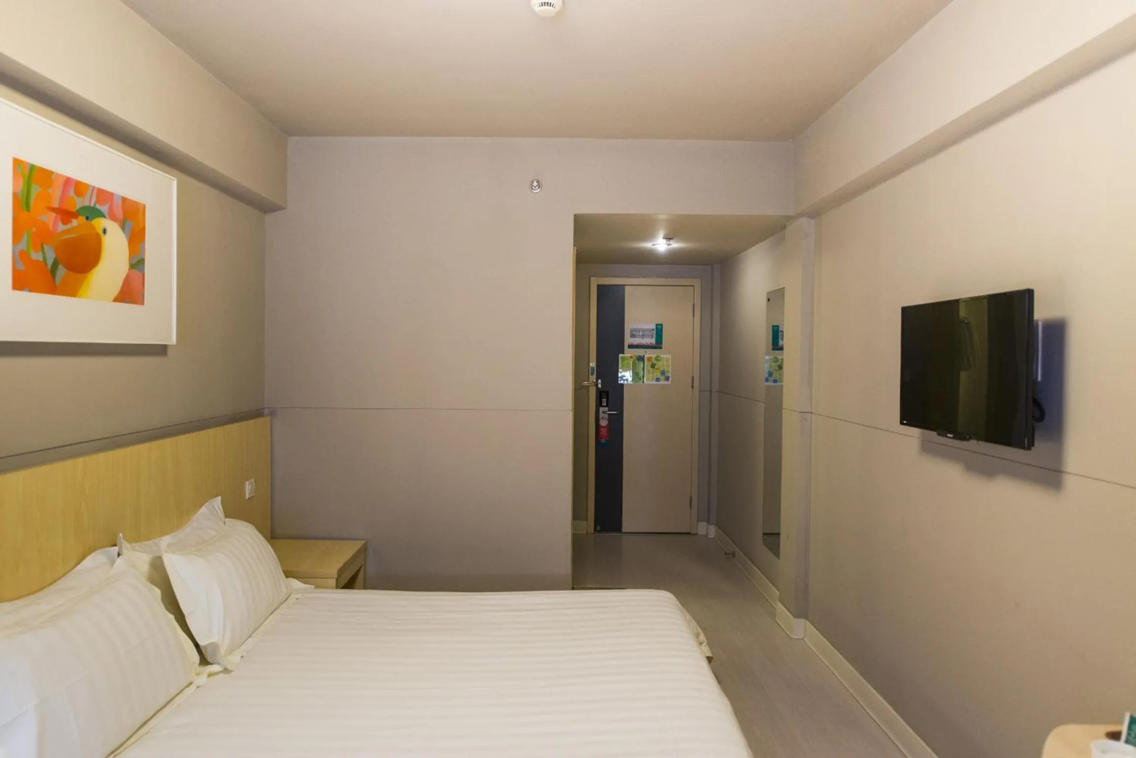 Bed in Jinjiang Inn Select Dunhuang Miaojie