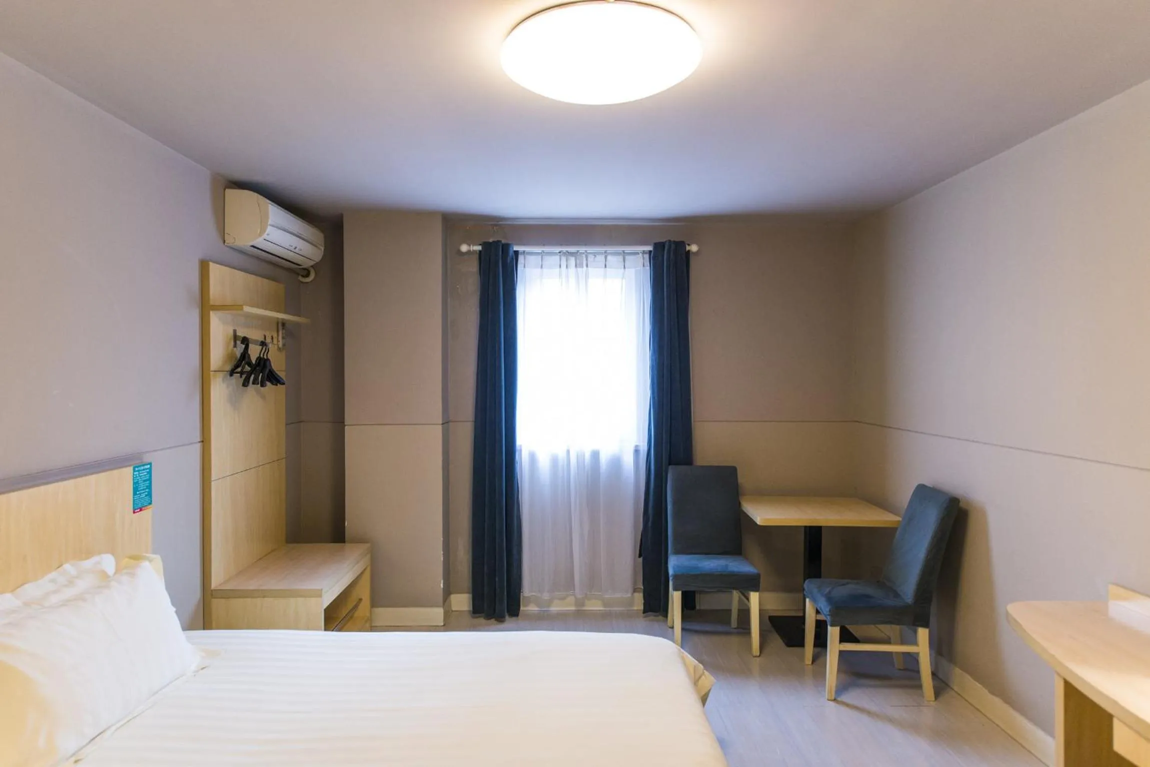 Bed in Jinjiang Inn Select Dunhuang Miaojie