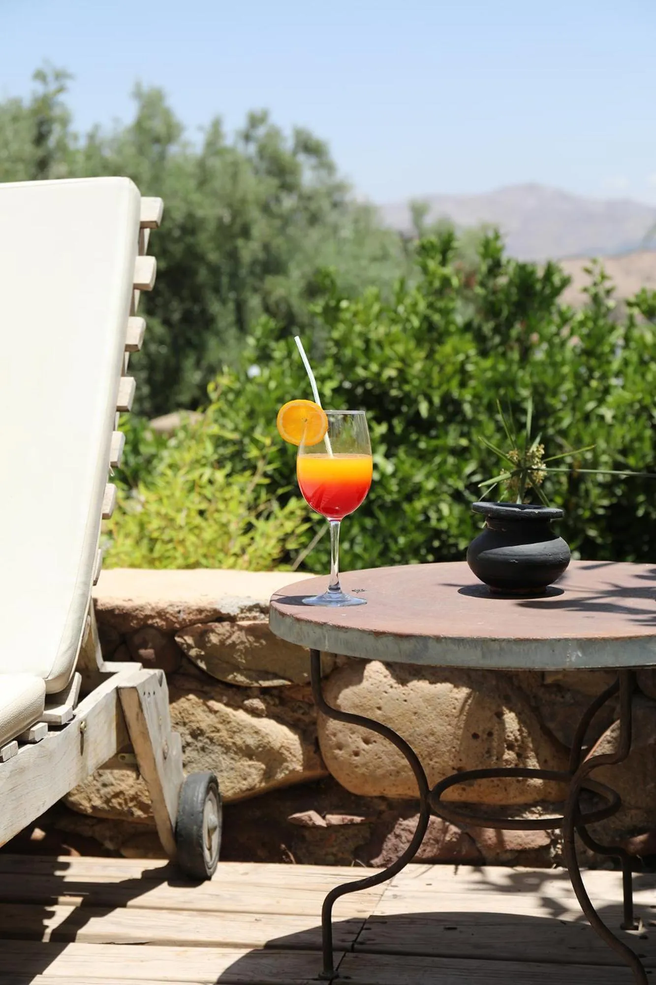Patio in Le Petit Hôtel du Flouka