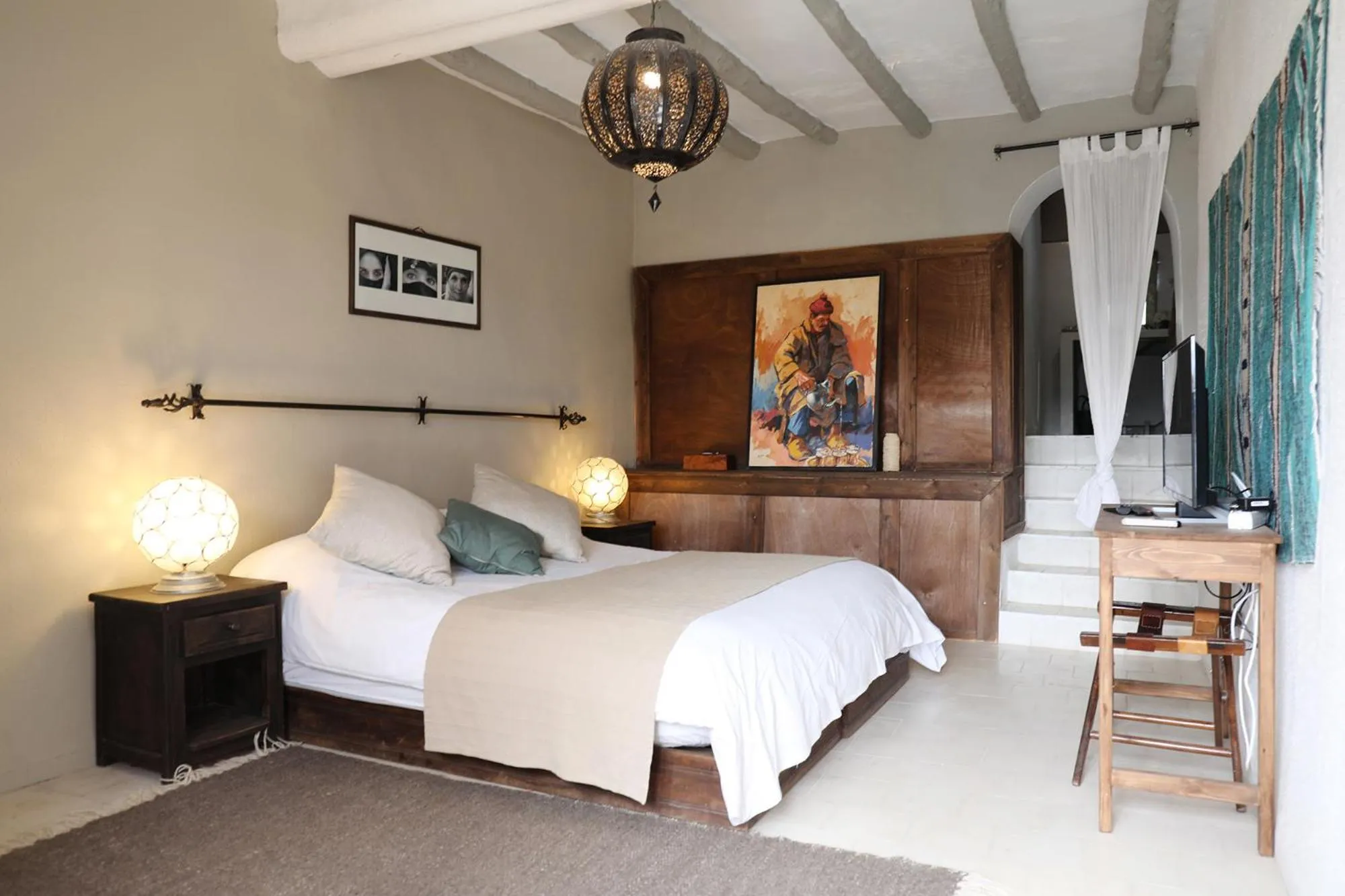 Bed in Le Petit Hôtel du Flouka