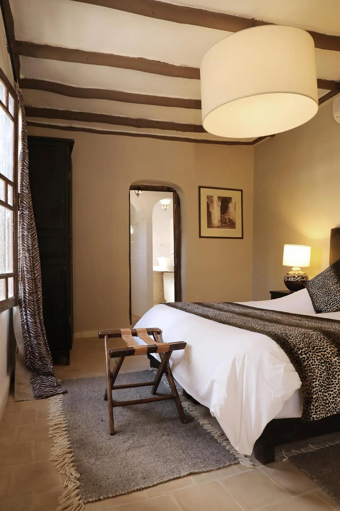 Bed in Le Petit Hôtel du Flouka