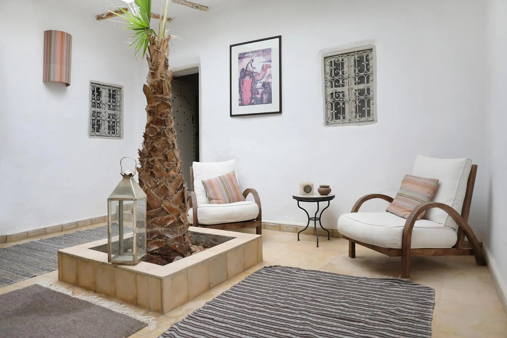 Patio in Le Petit Hôtel du Flouka