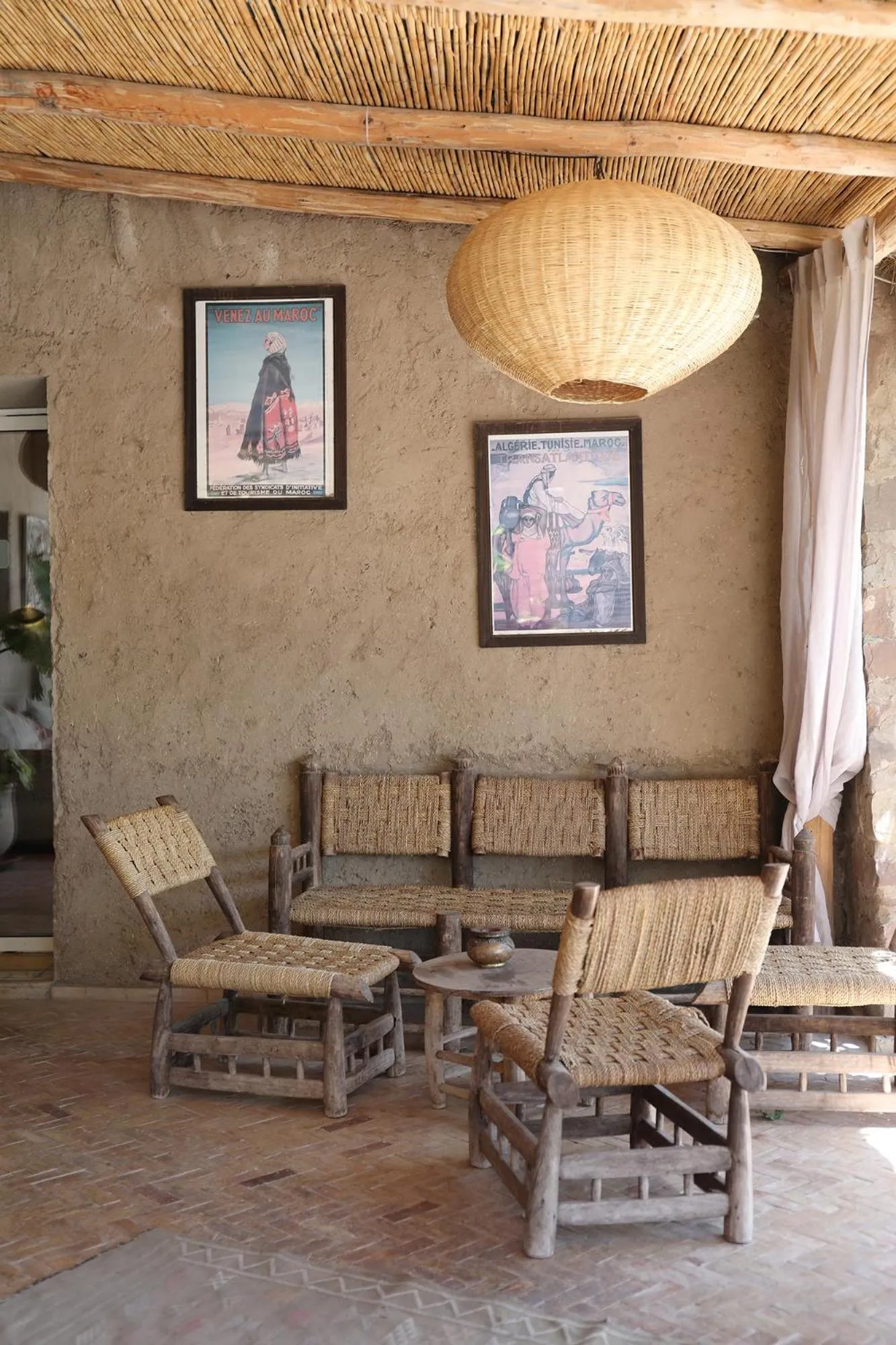 Patio in Le Petit Hôtel du Flouka