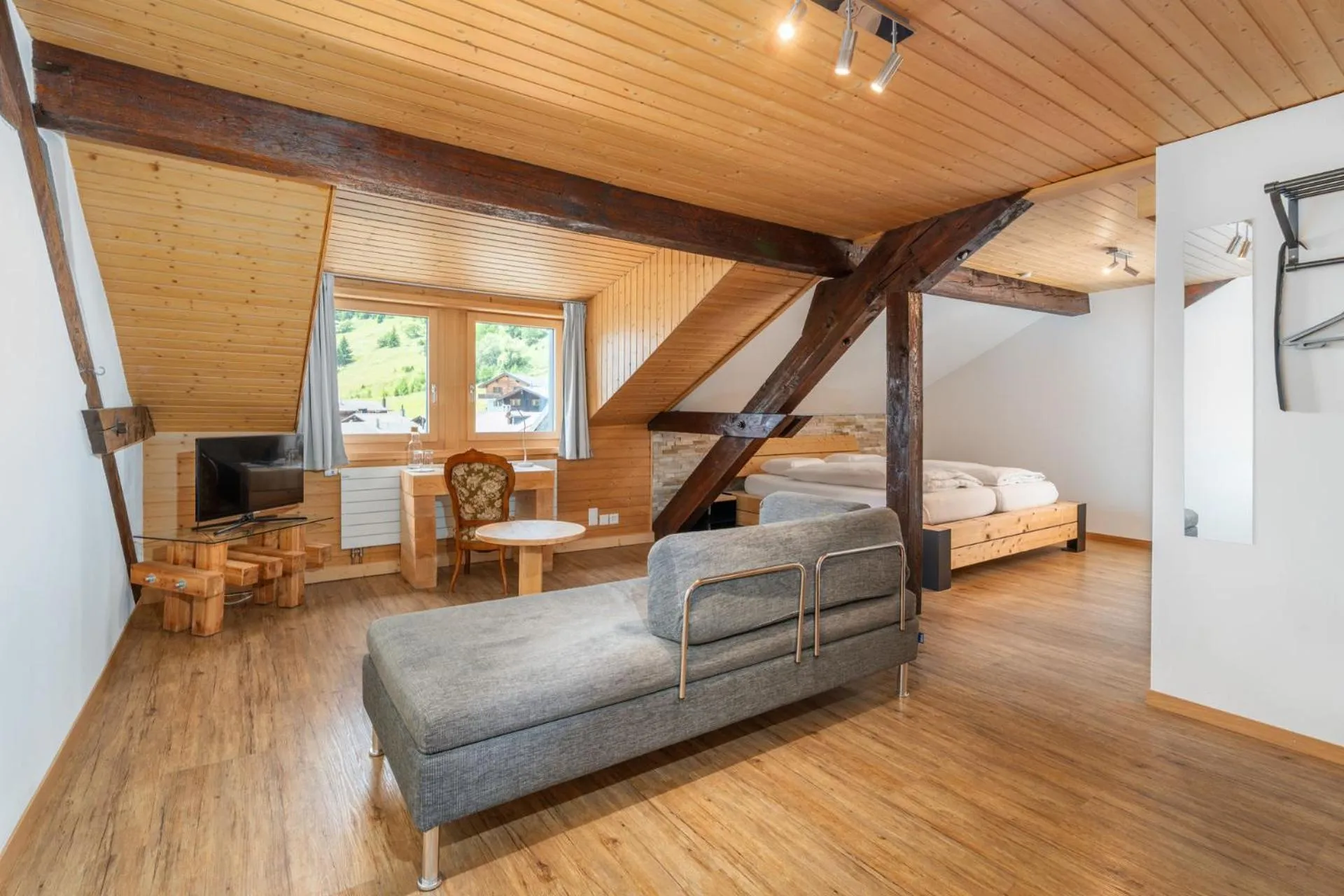 Living room, Bed in Hotel Furka