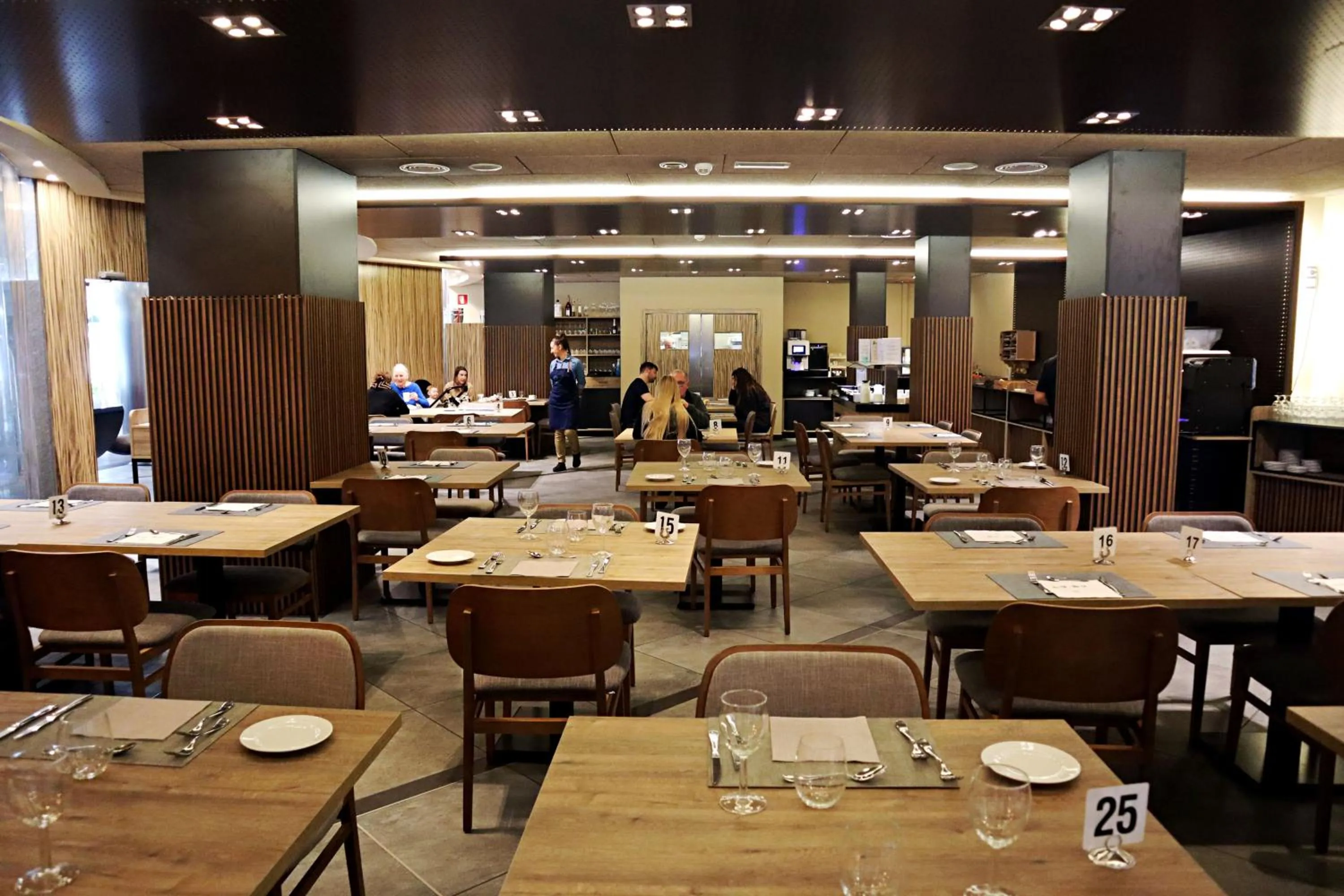 Restaurant/places to eat in Yomo Mola Park