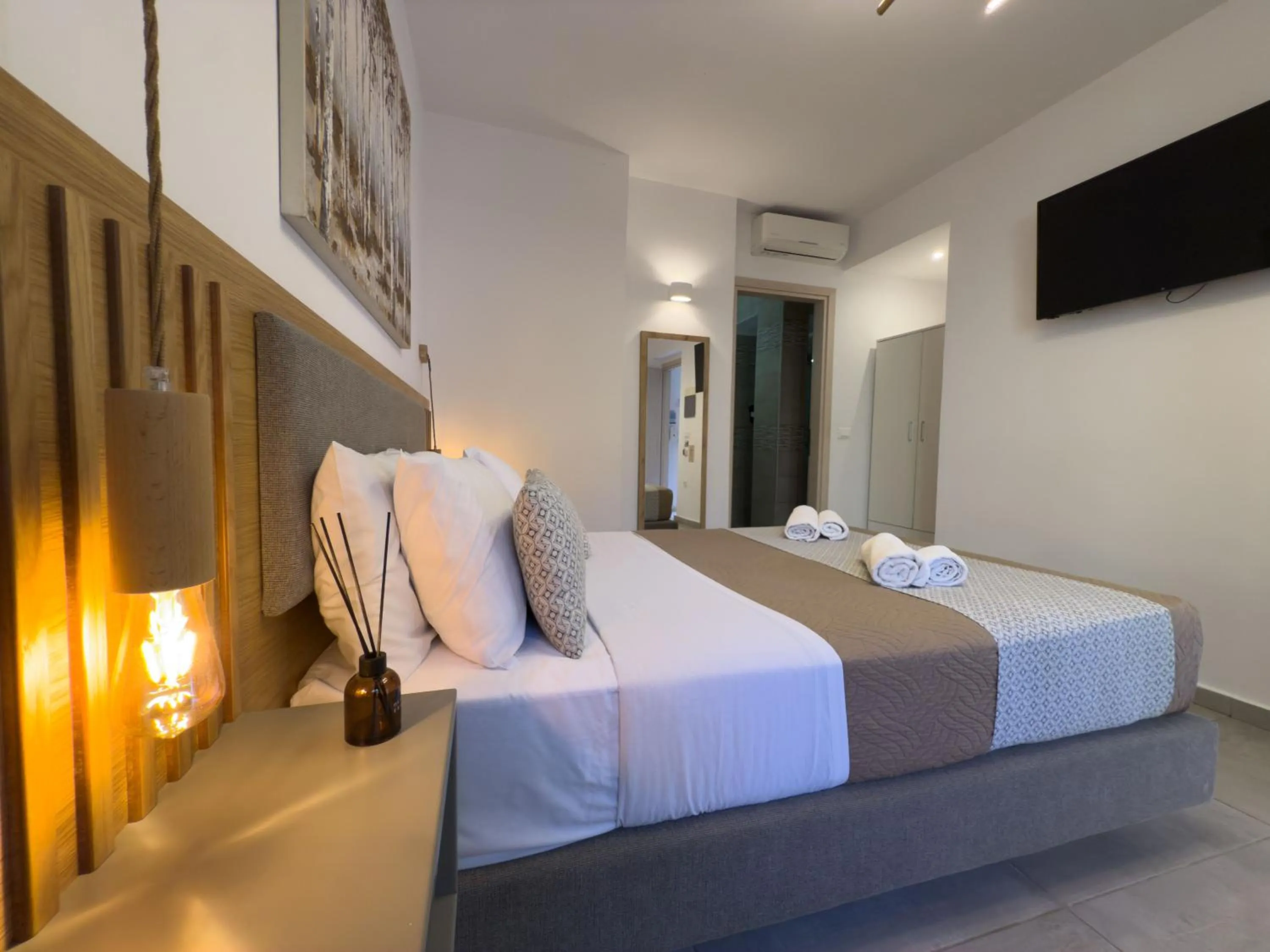 Bedroom, Bed in Deluxe Hotel