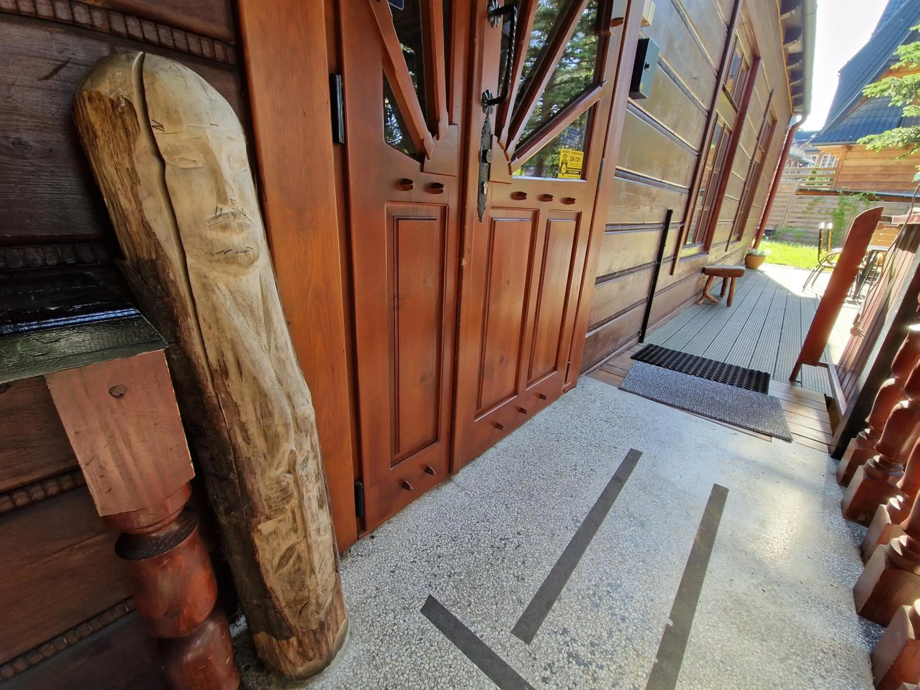 Facade/entrance in Willa Pod Piórem