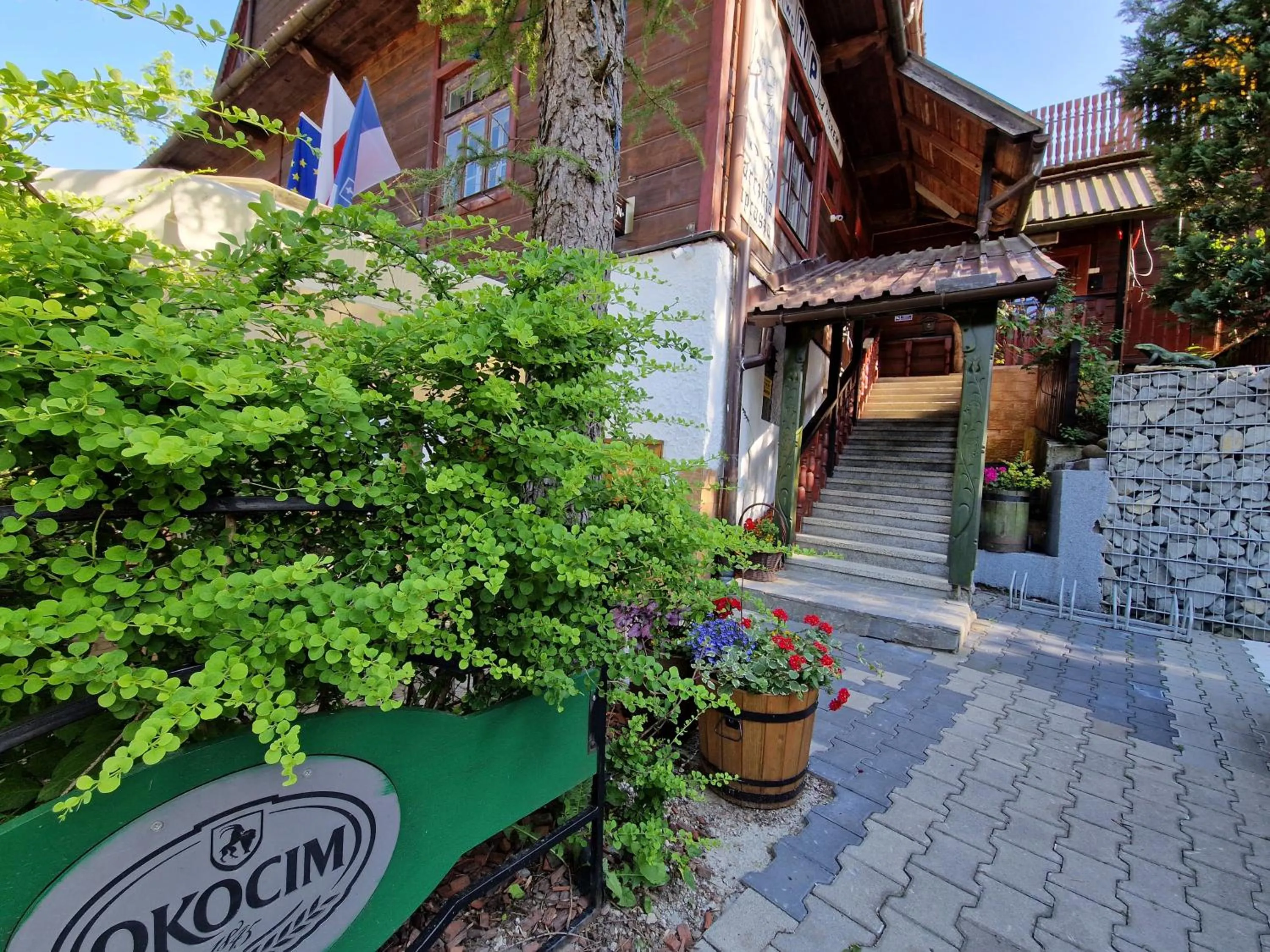 Facade/entrance in Willa Pod Piórem