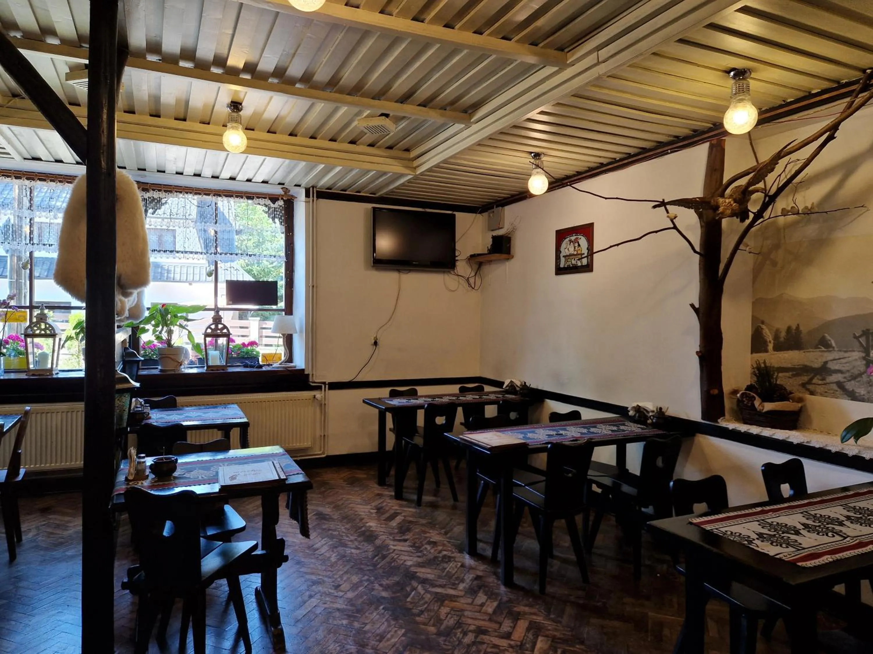 Restaurant/places to eat in Willa Pod Piórem