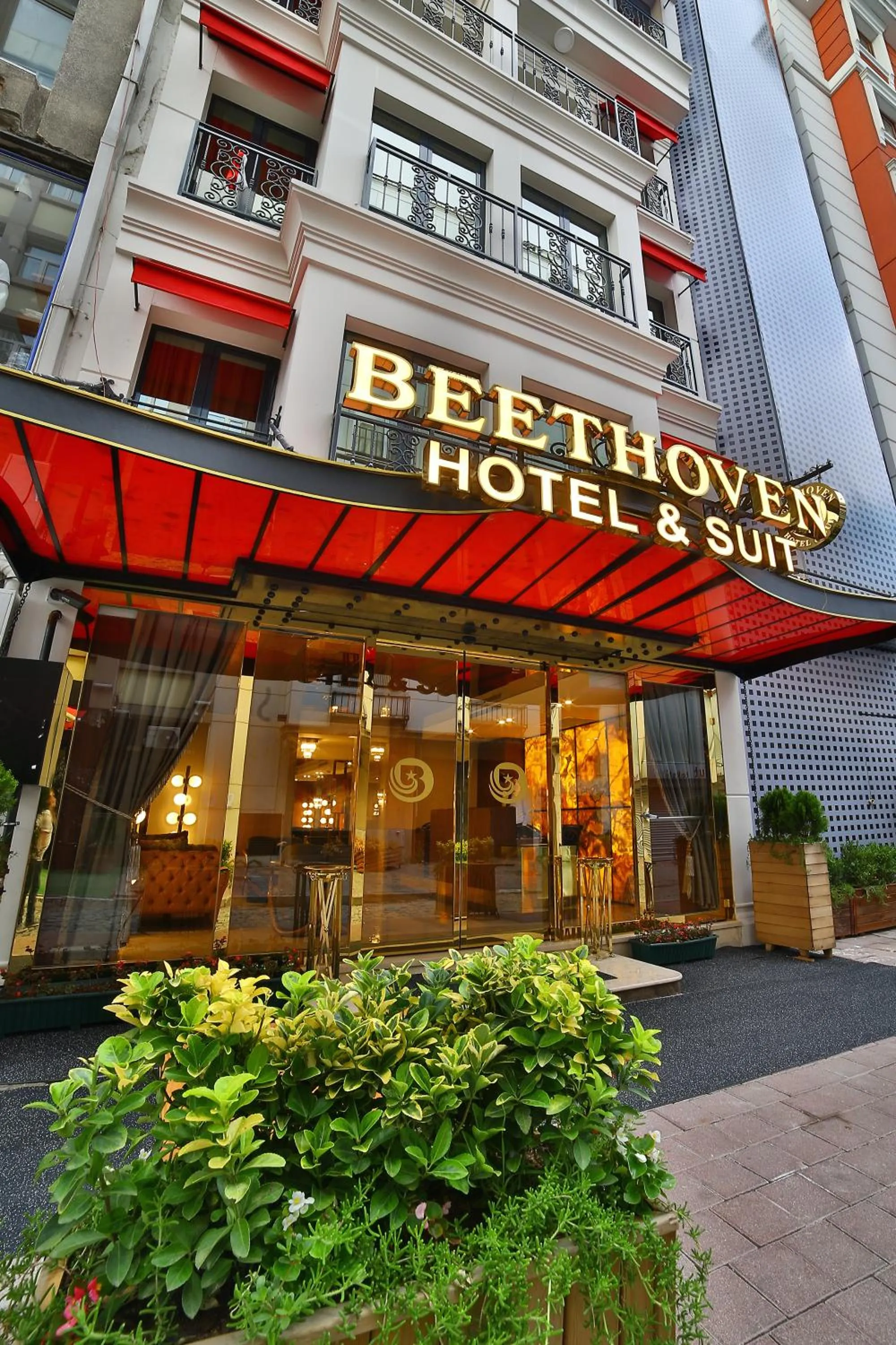 Facade/entrance in Beethoven Hotel & Suite
