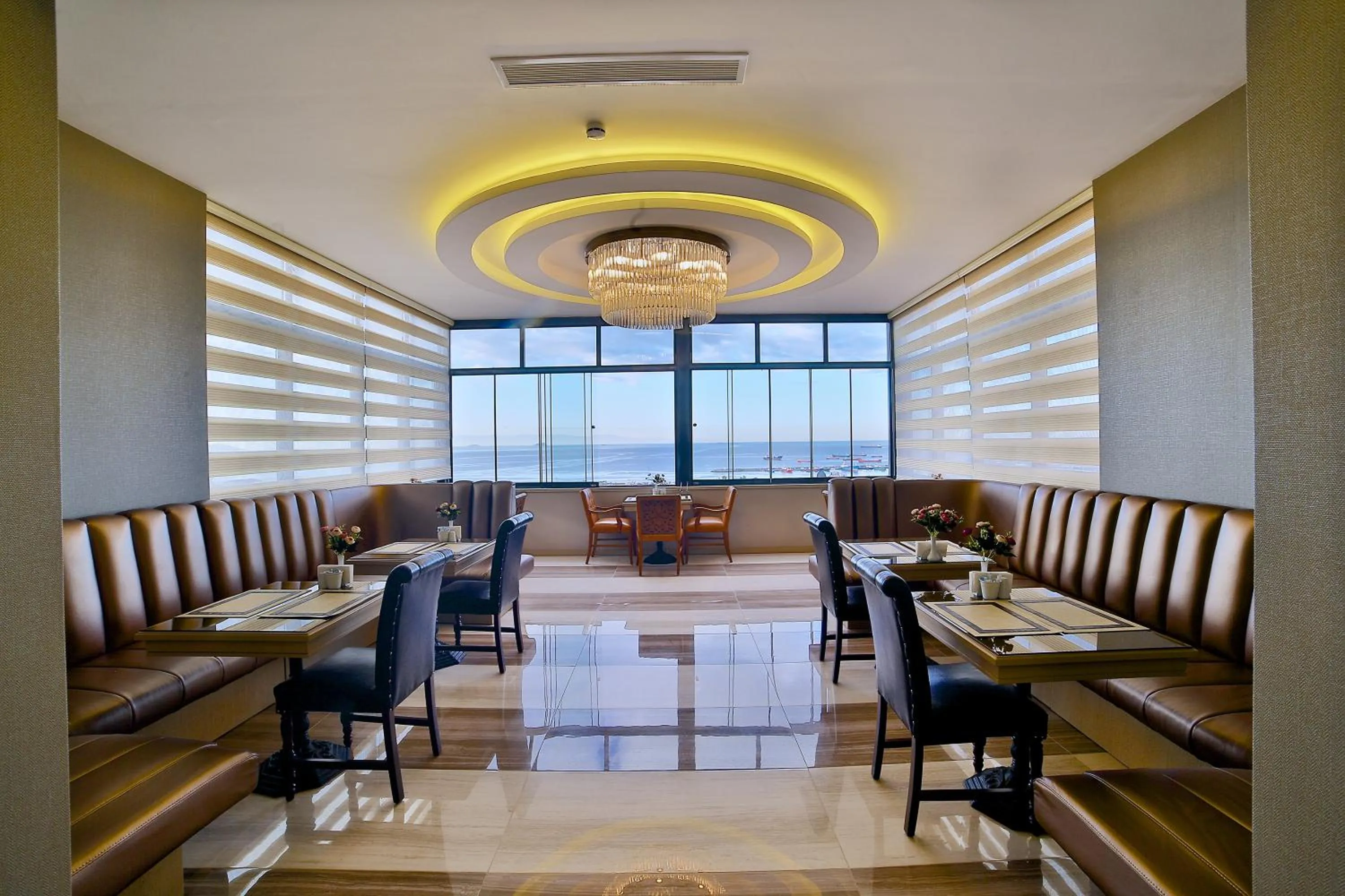 Restaurant/places to eat in Beethoven Hotel & Suite