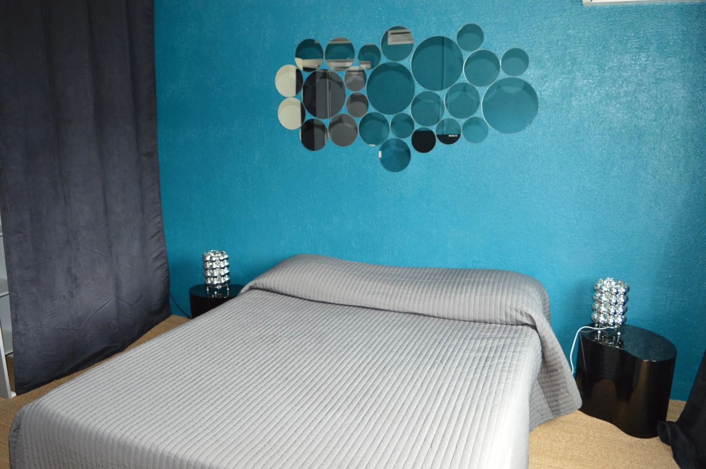 Photo of the whole room, Bed in Hotel L'Orangeraie