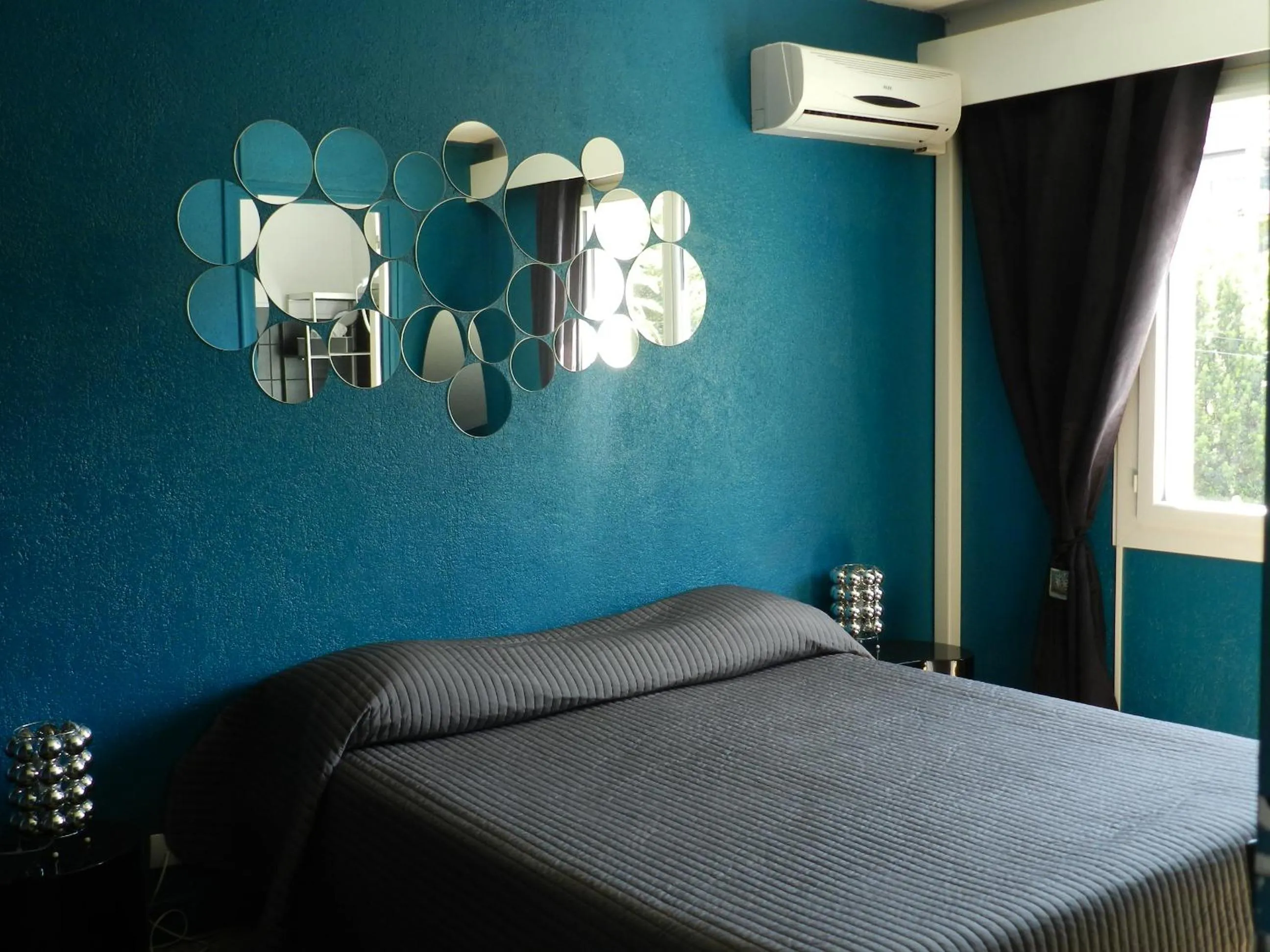 Photo of the whole room, Bed in Hotel L'Orangeraie