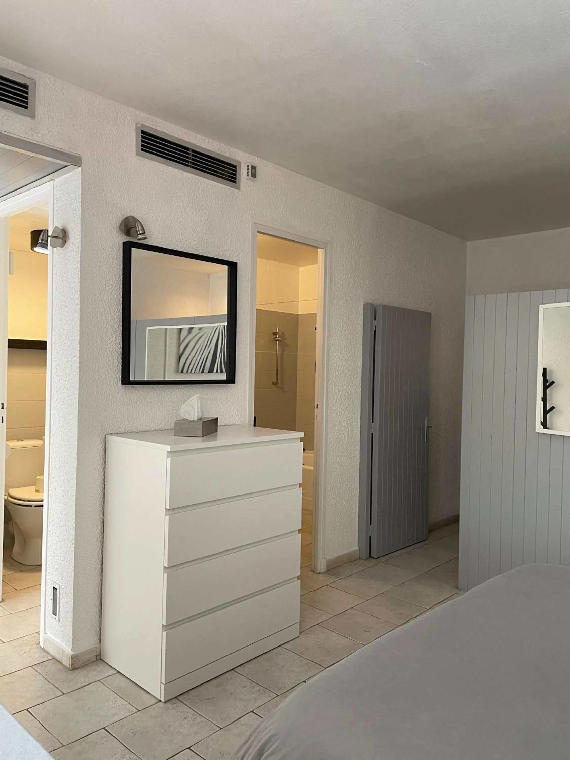 Photo of the whole room, Bed in Hotel L'Orangeraie