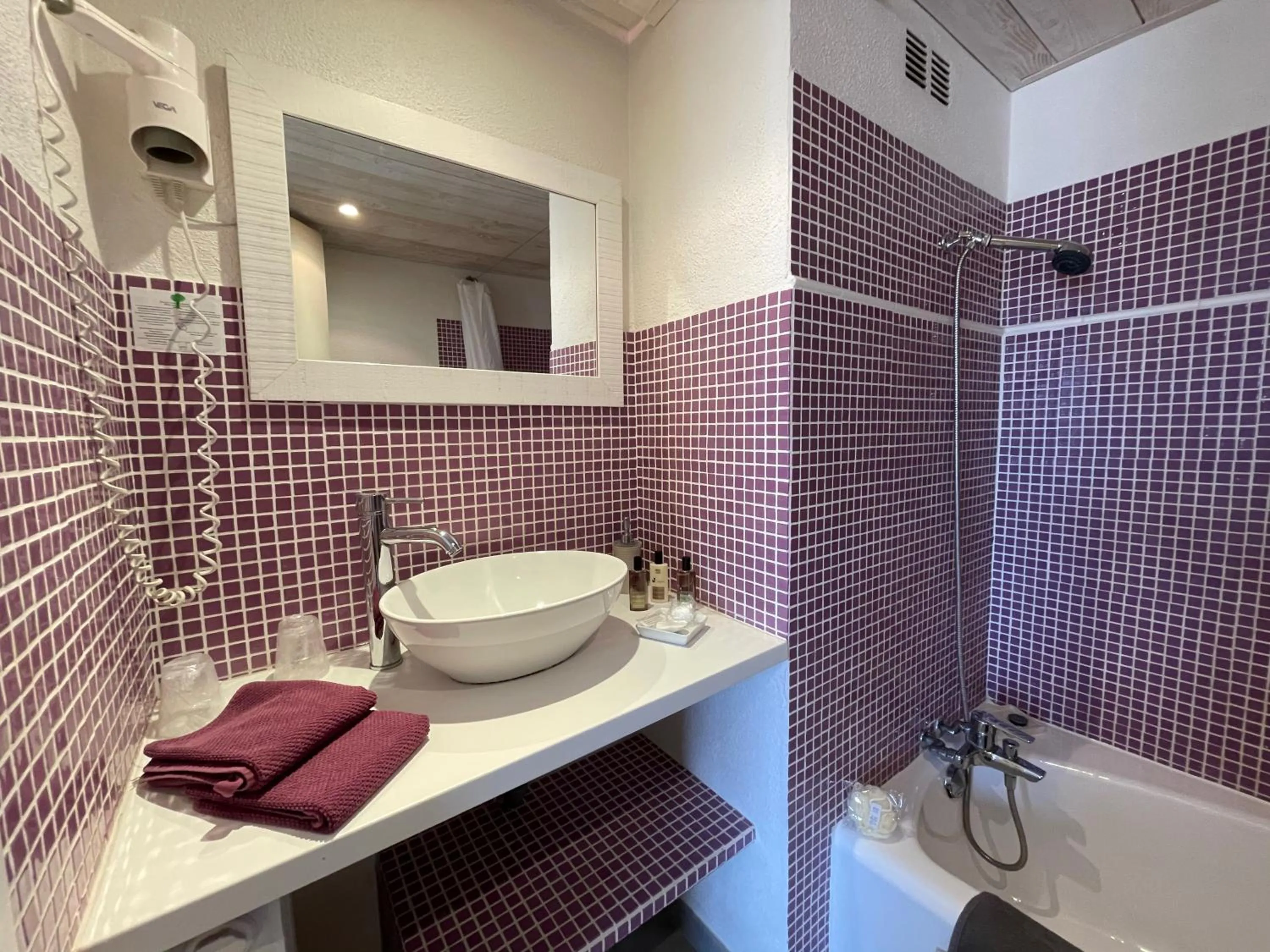 Bathroom in Hotel L'Orangeraie