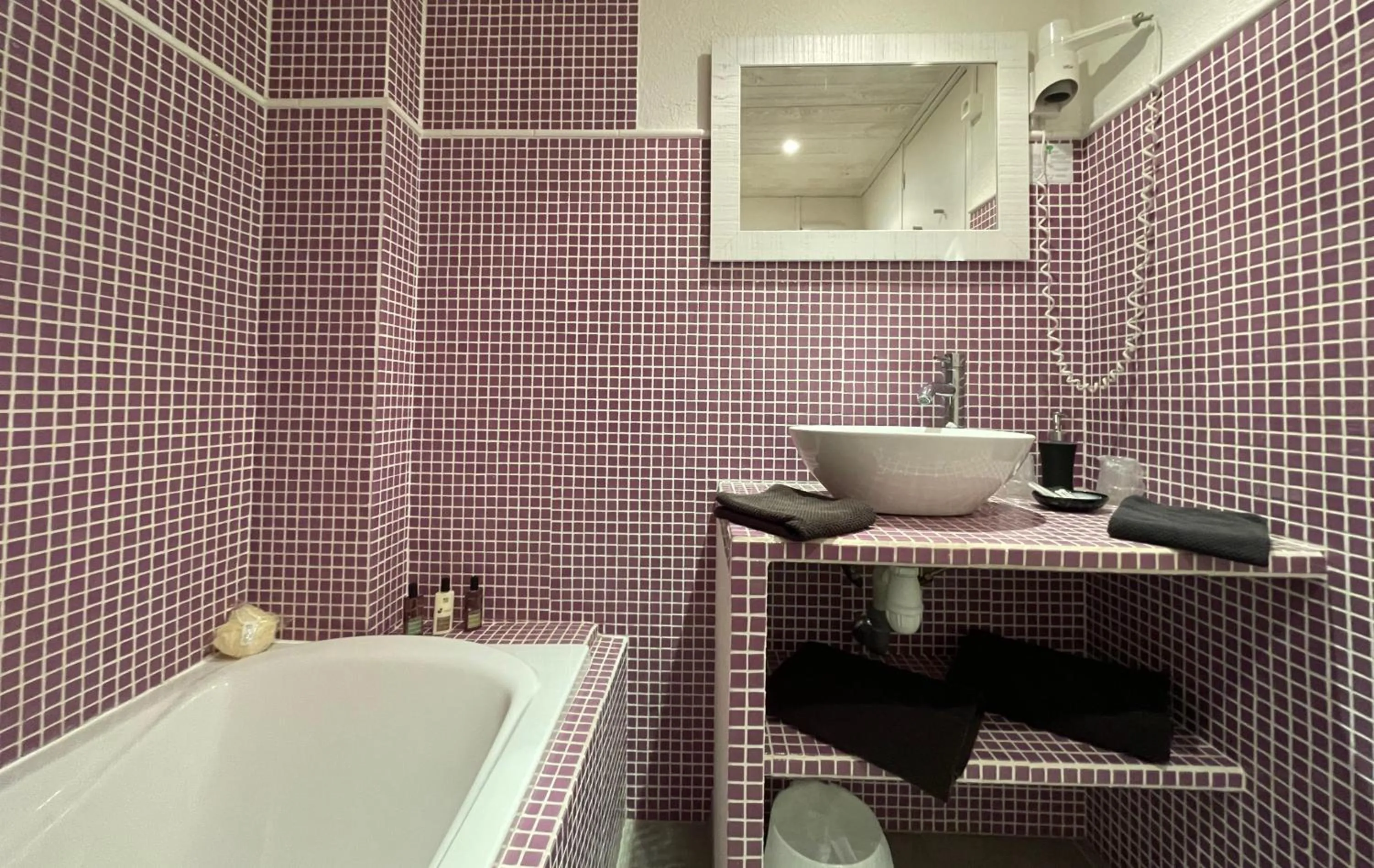 Bathroom in Hotel L'Orangeraie