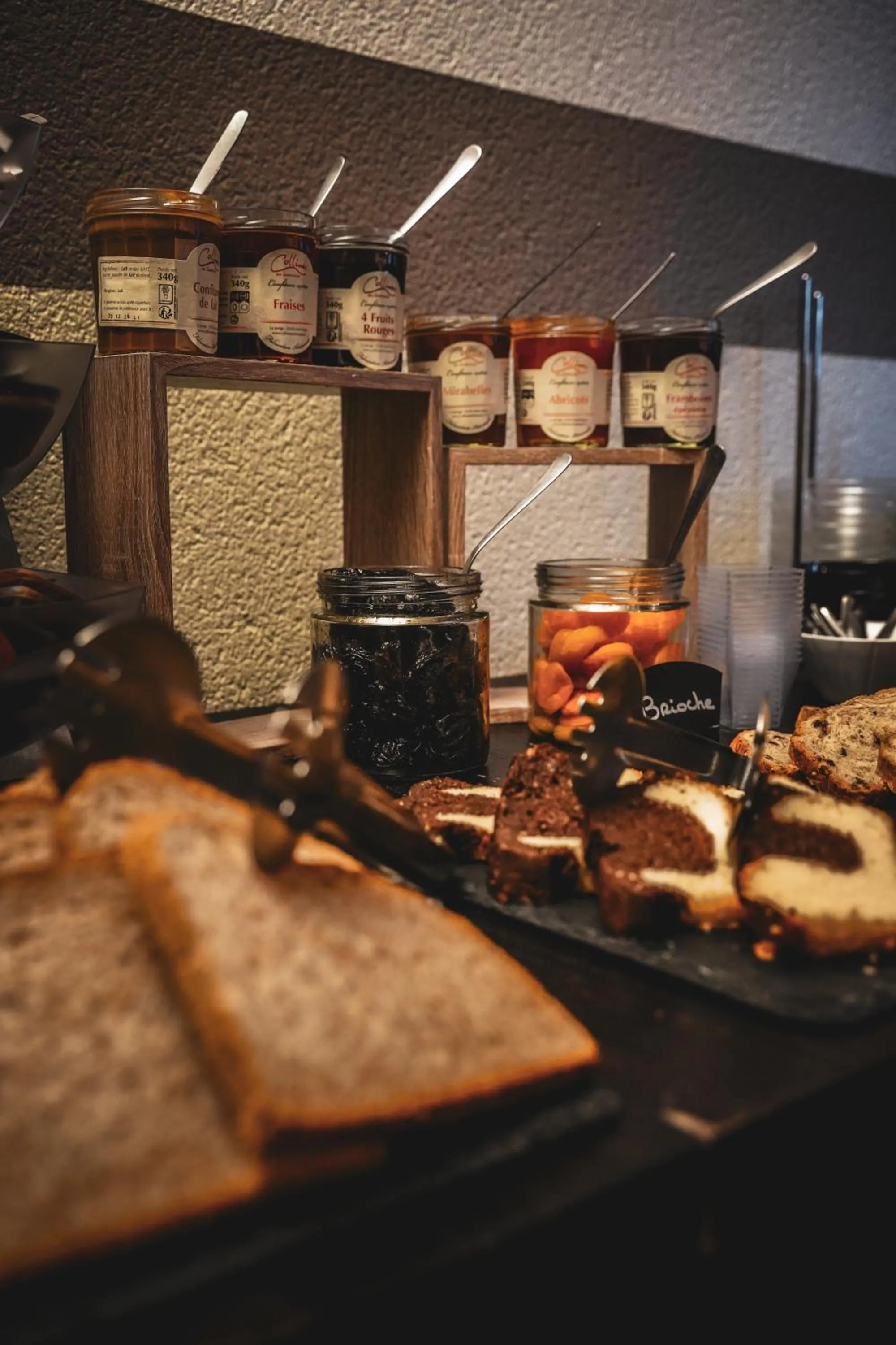 Breakfast in BRIT HOTEL CONFORT ALEXIA - La Souterraine