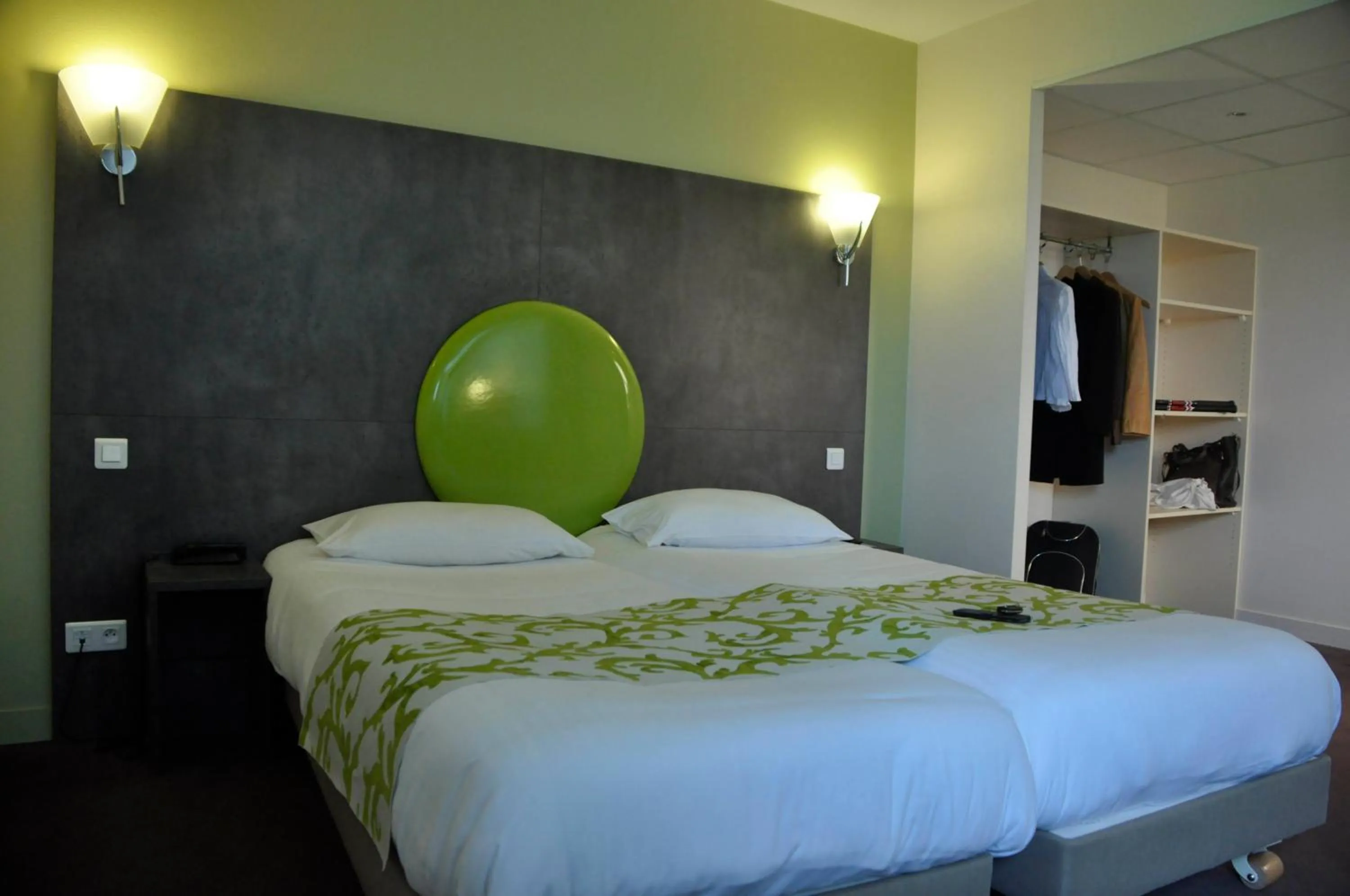 Bed in BRIT HOTEL CONFORT ALEXIA - La Souterraine