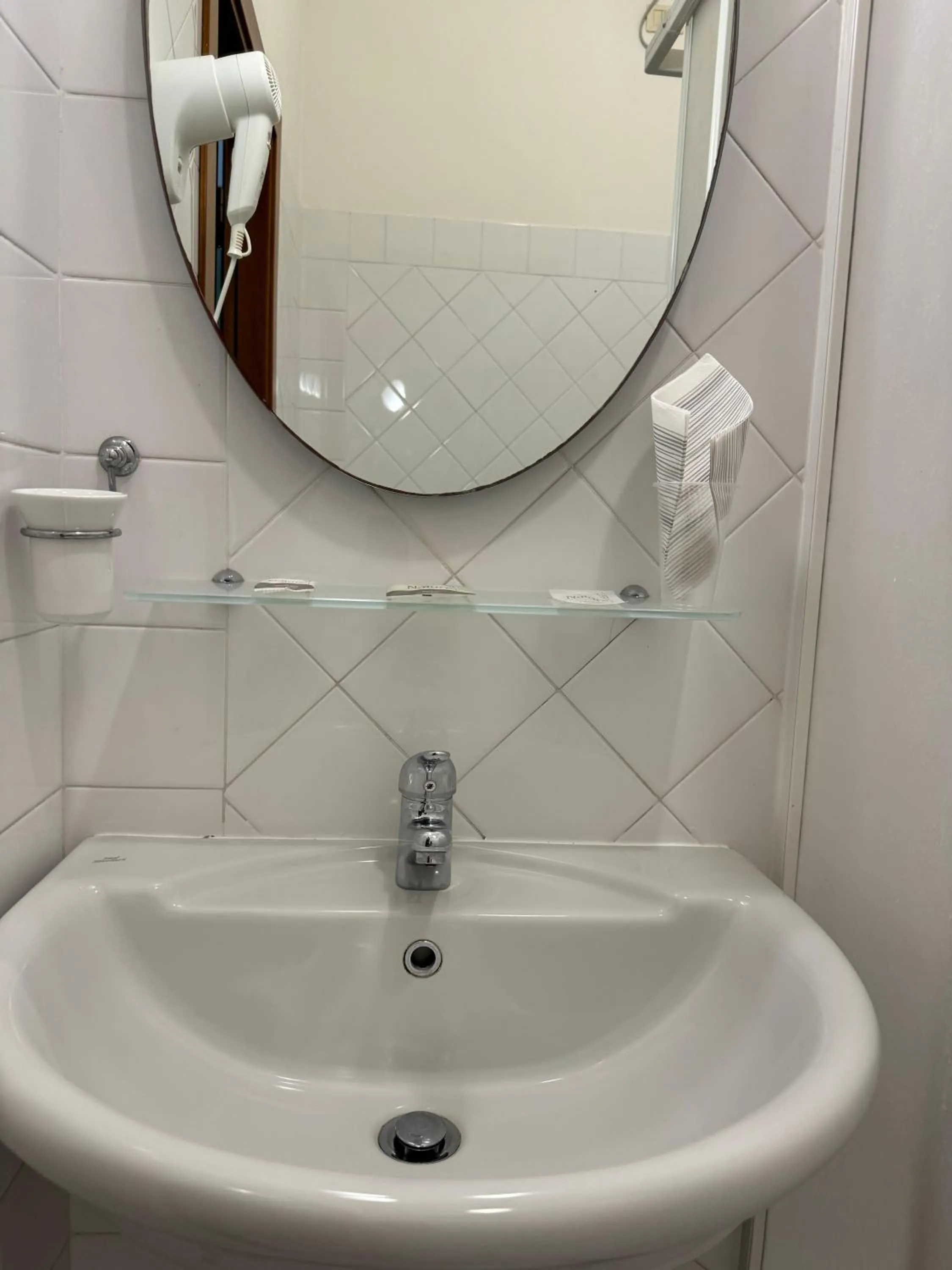 Bathroom in Albergo La Posta Arezzo