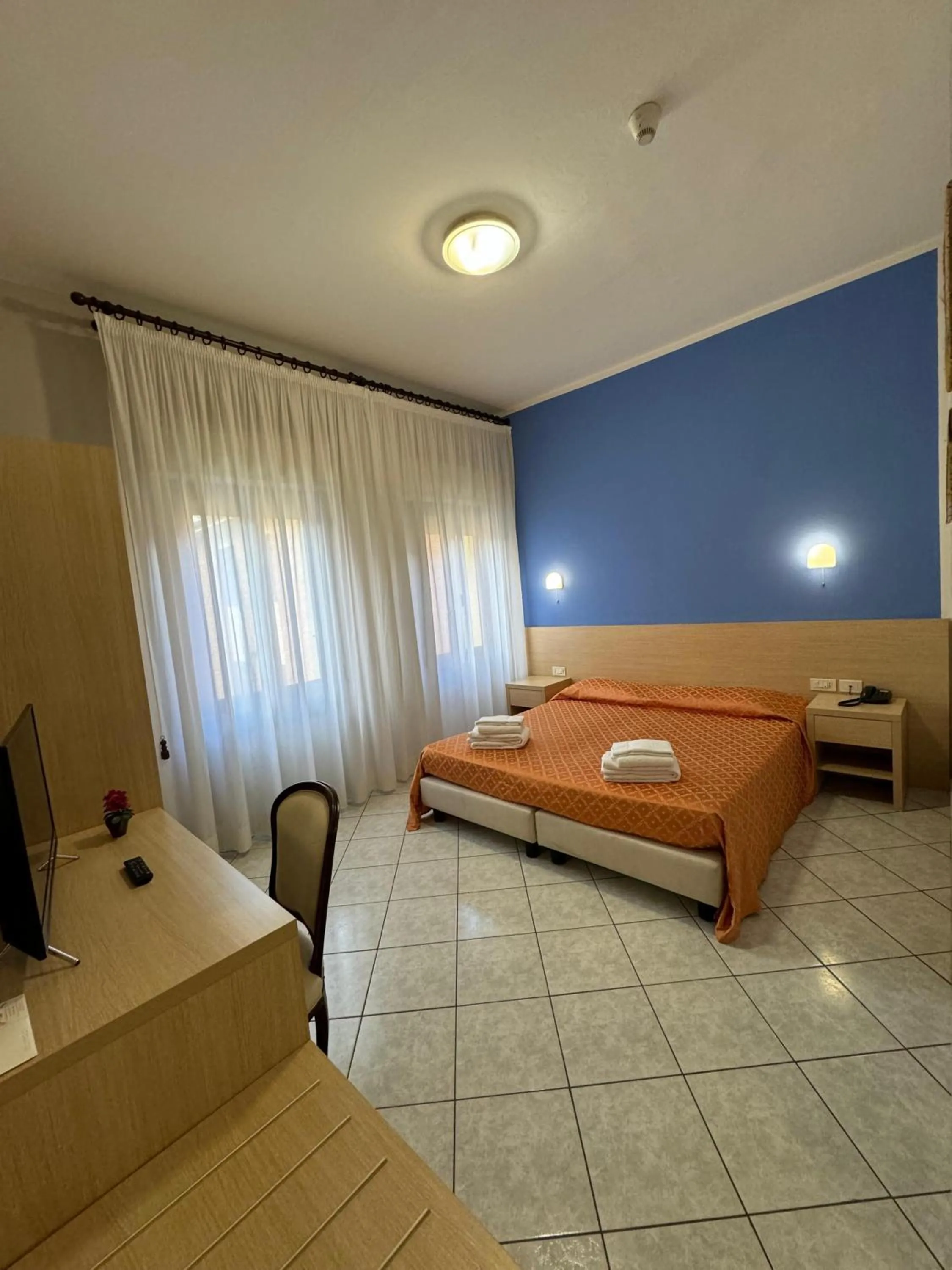 Photo of the whole room, Bed in Albergo La Posta Arezzo