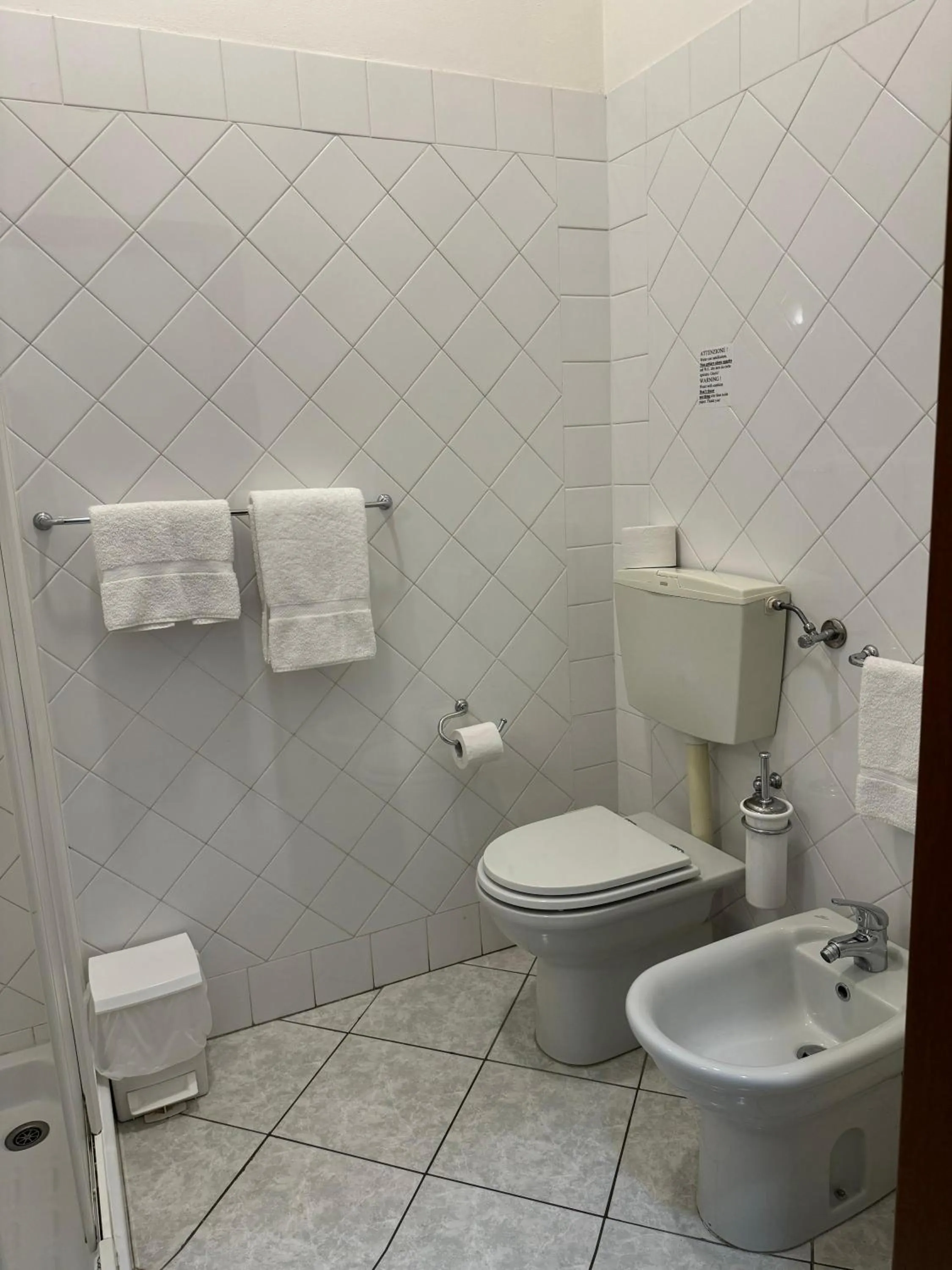 Bathroom in Albergo La Posta Arezzo