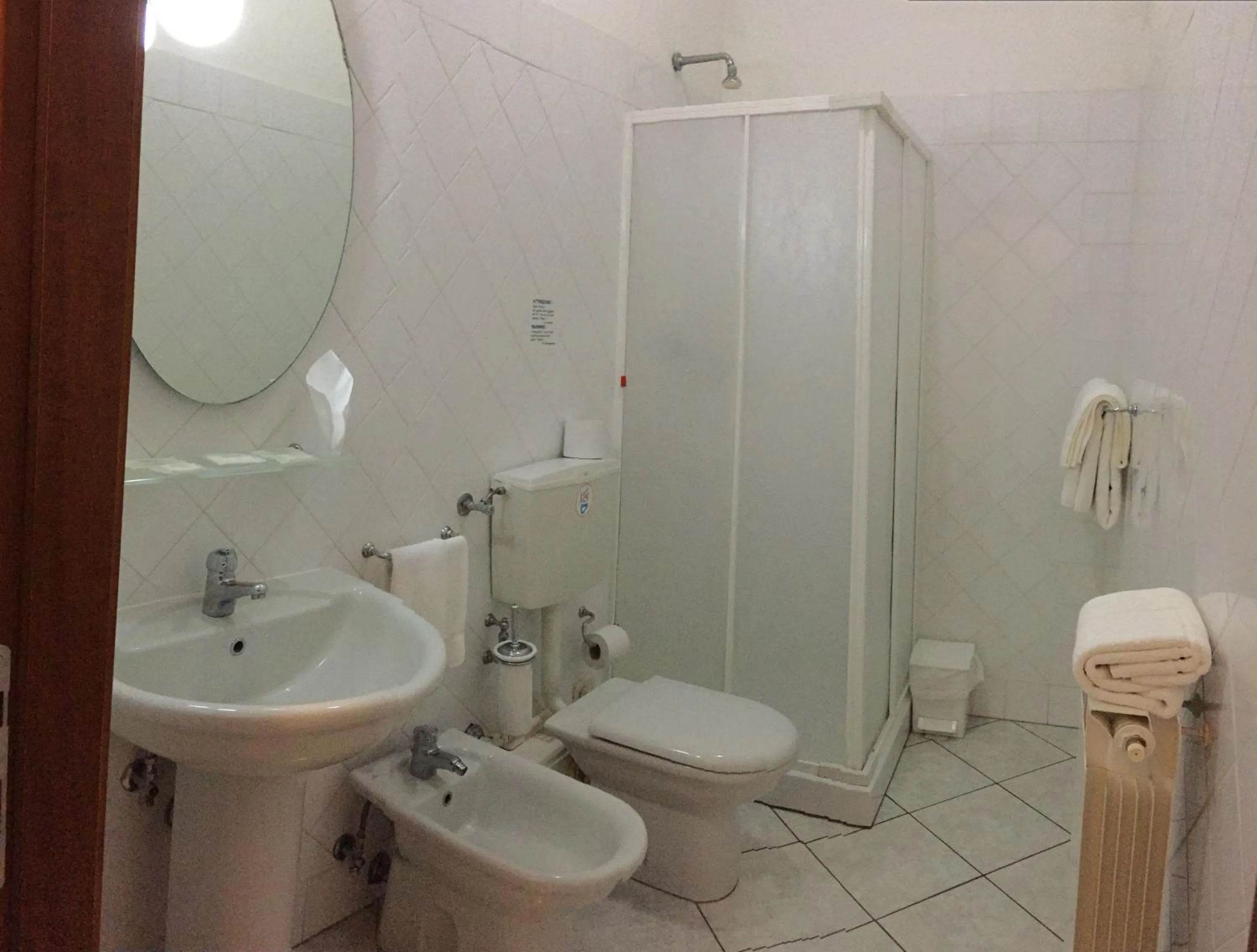 Bathroom in Albergo La Posta Arezzo