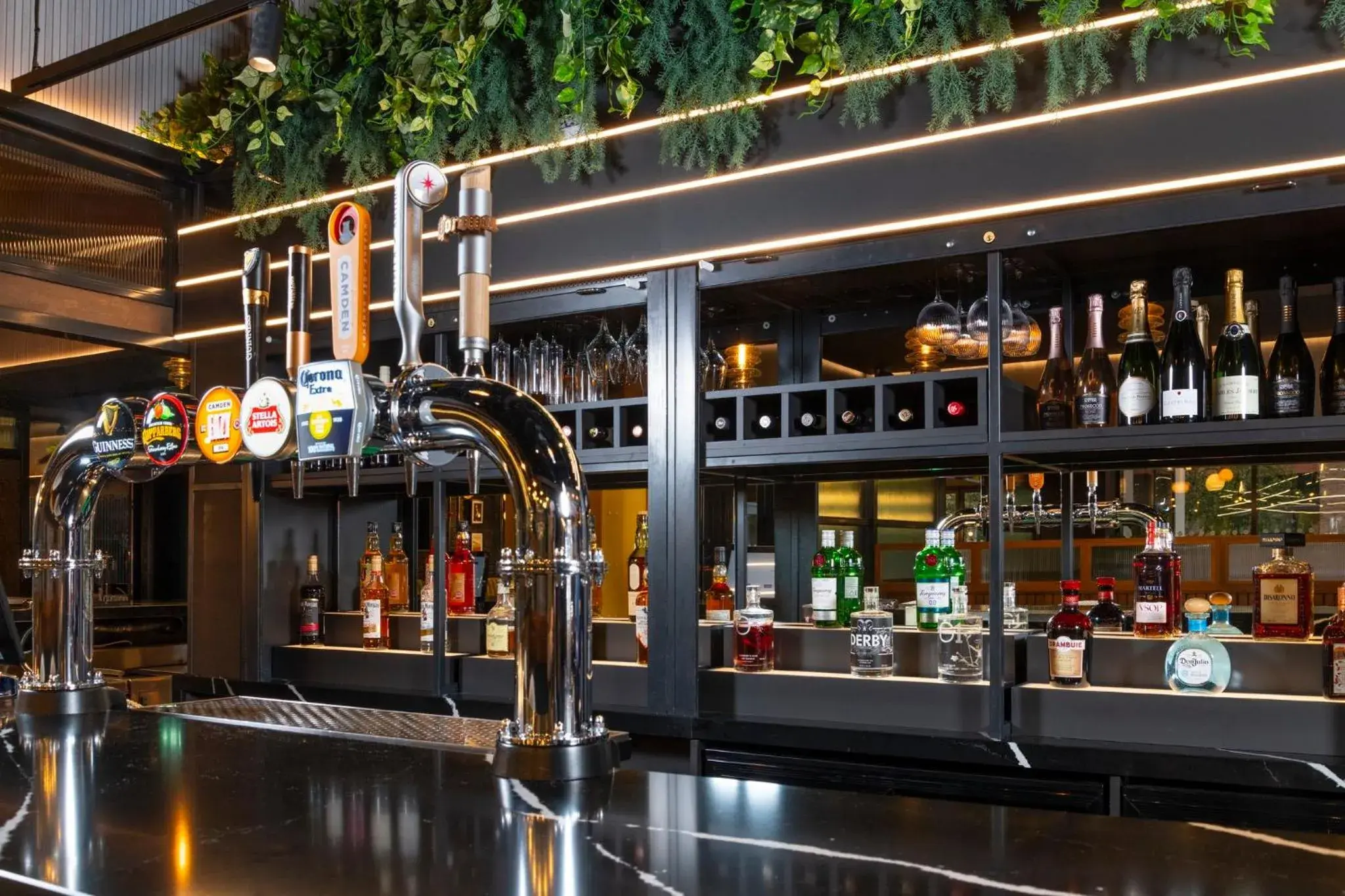 Lounge or bar in Holiday Inn Derby Riverlights by IHG Lounge or bar in Holiday Inn Derby Riverlights by IHG