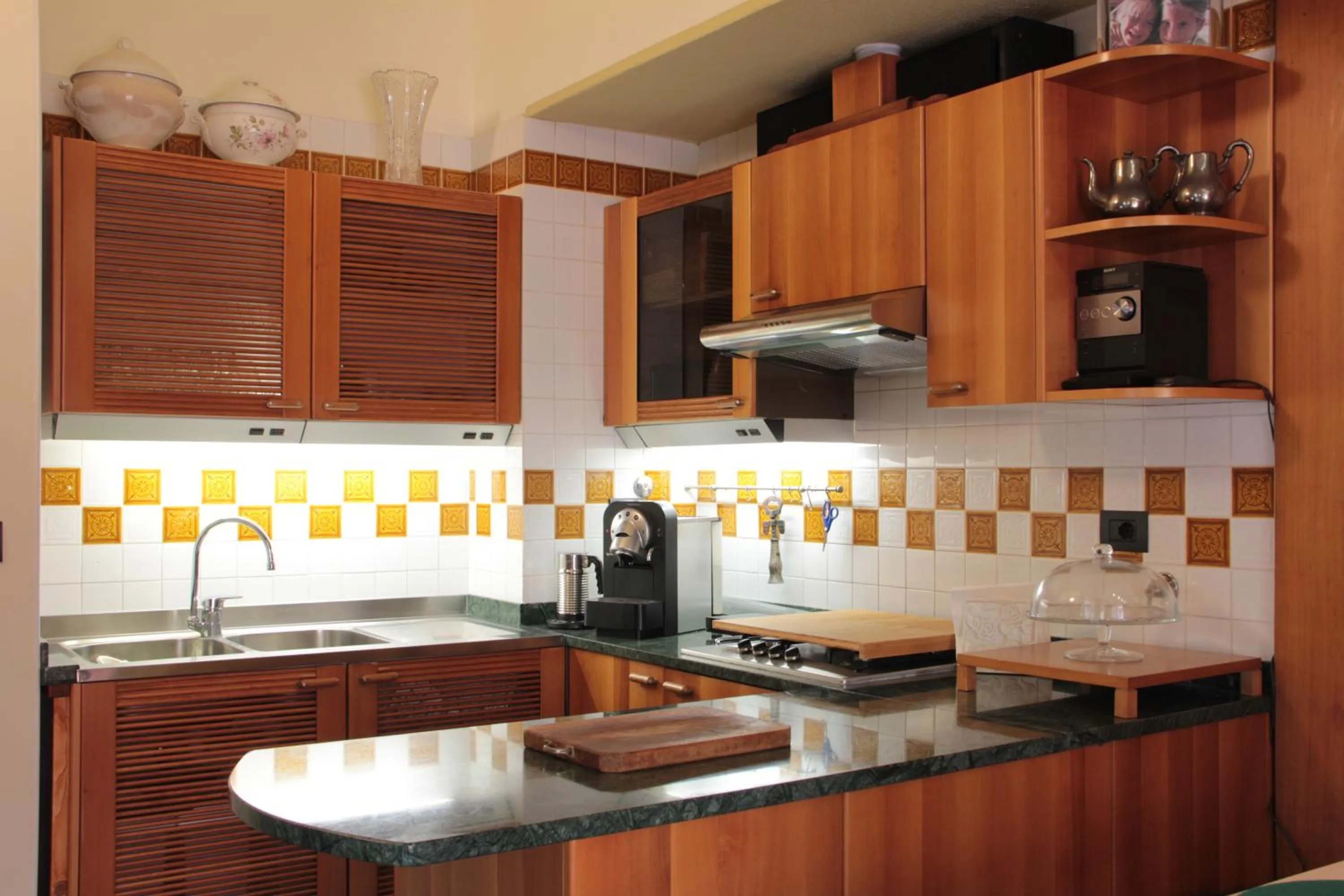 Communal kitchen in B&B Villa Mirella