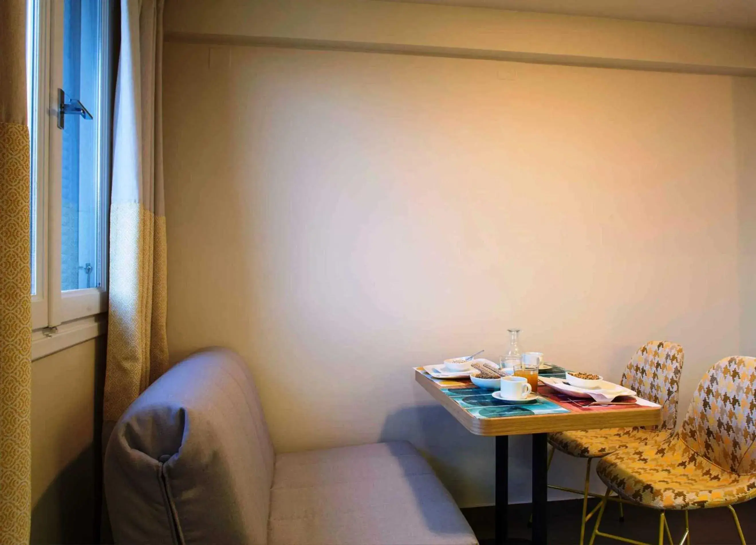 Restaurant/places to eat in Athena hotel Restaurant/places to eat in Athena hotel