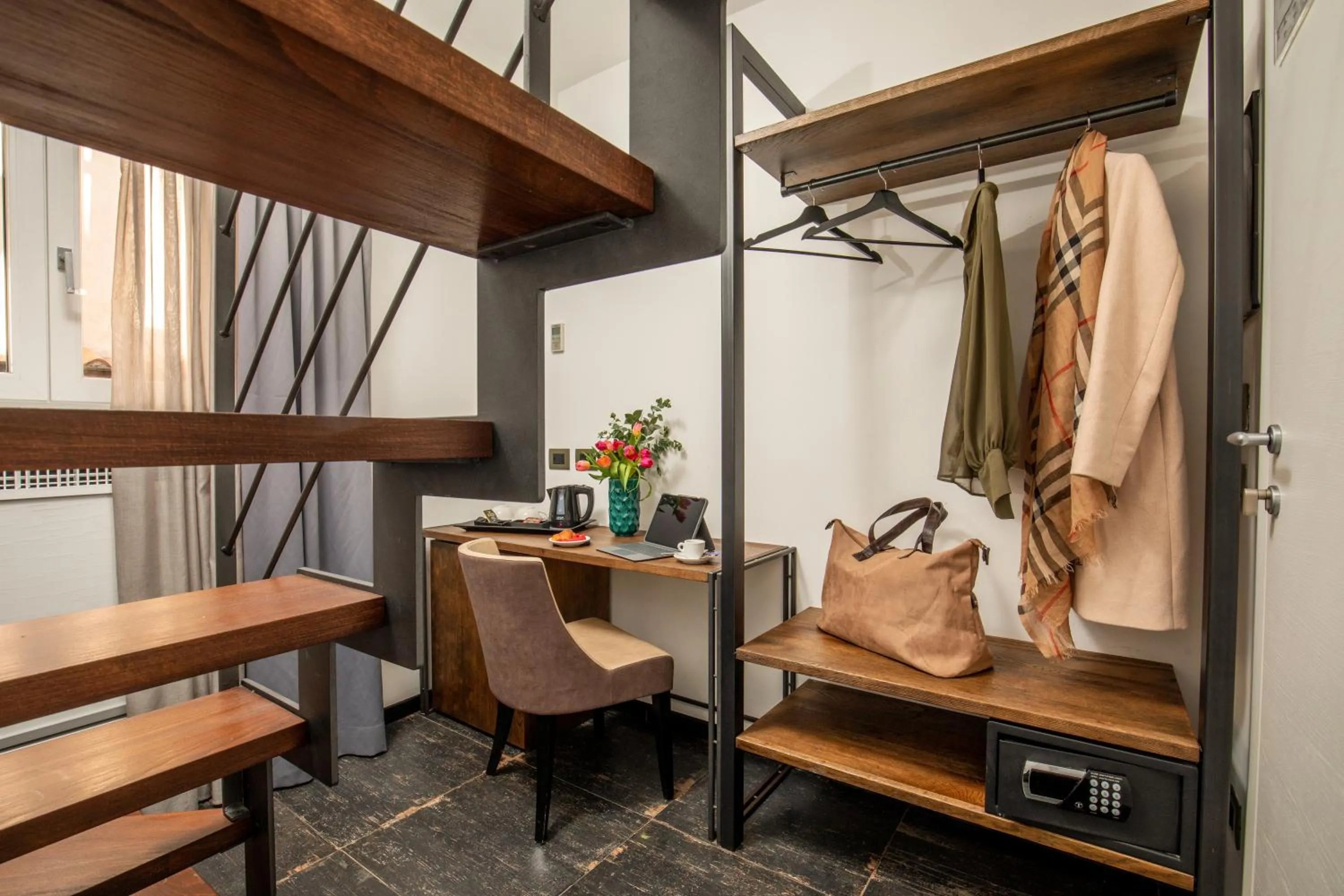 Coffee/tea facilities, Bed in Navona Essence Hotel