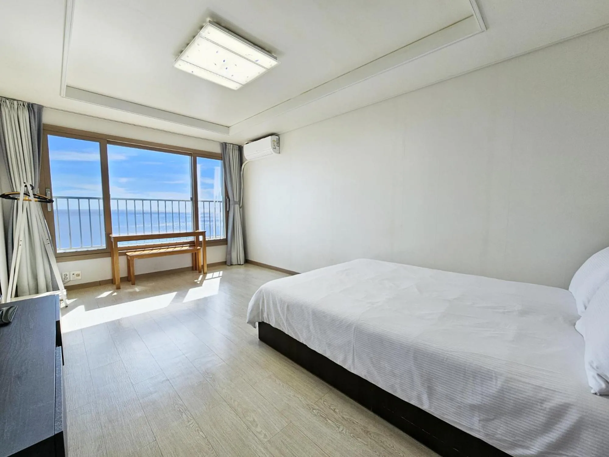 Bed in Seongsan Morning Sunset